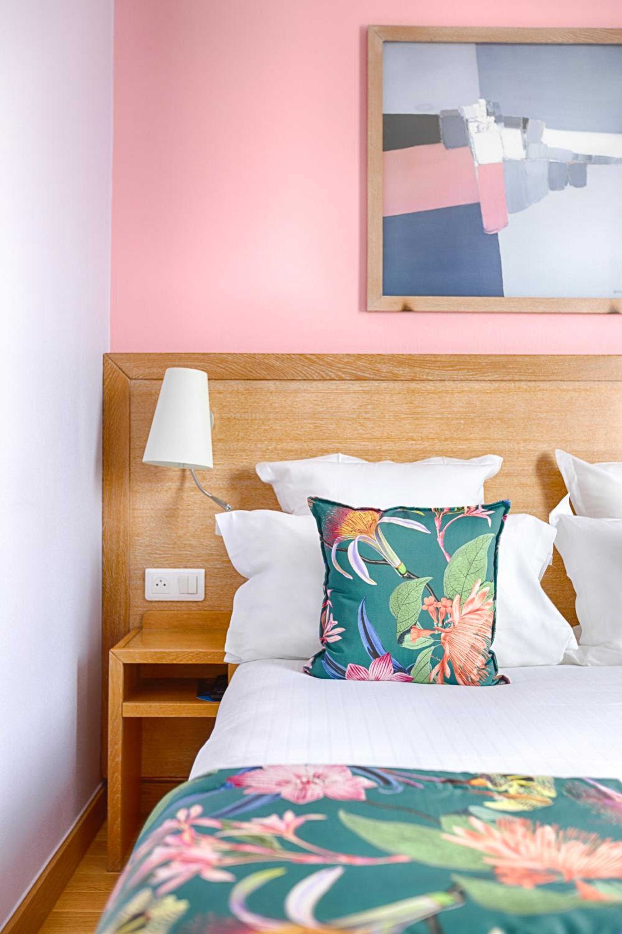 Standard Single Room thumbnail 5
