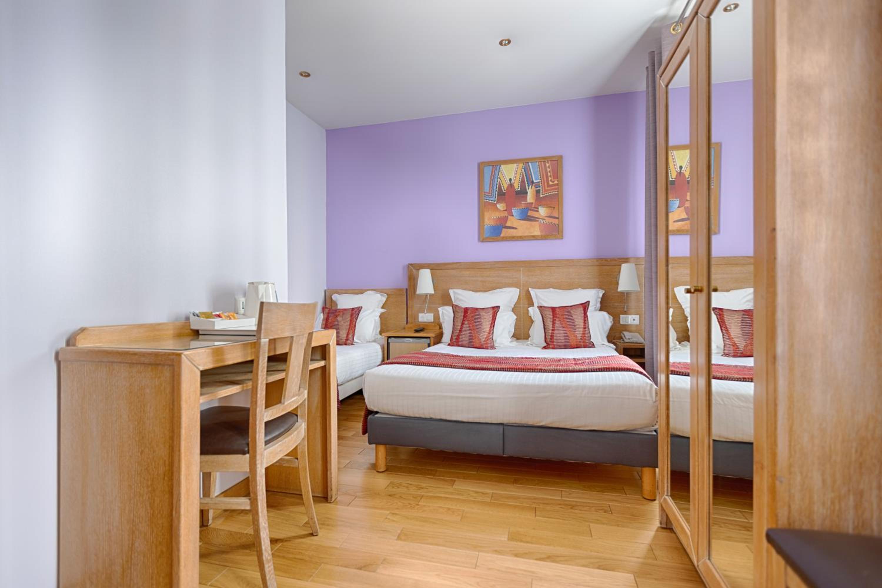Triple Room thumbnail 5