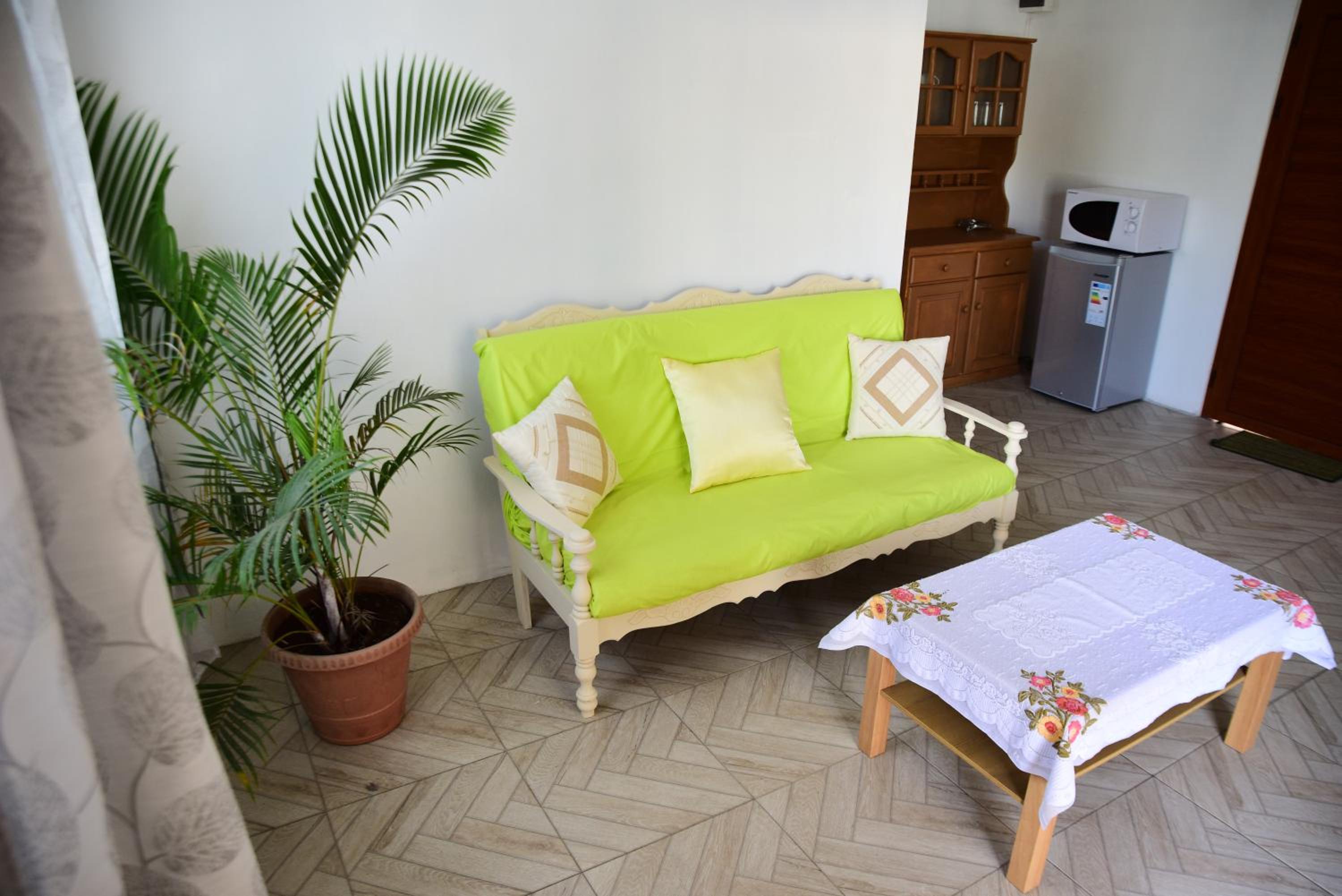 One-Bedroom Apartment photo 1