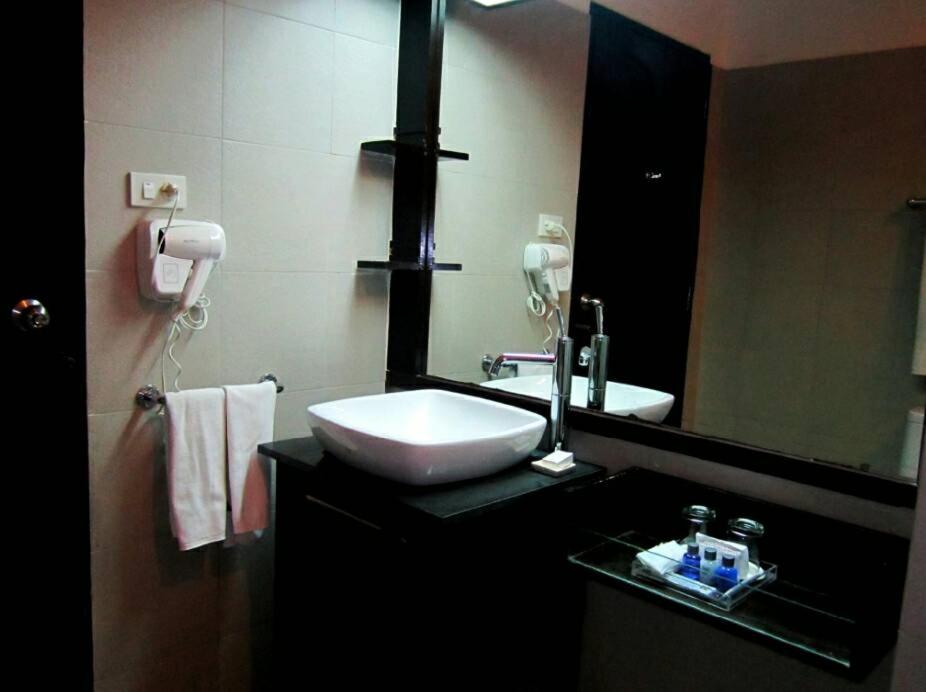 Classic Twin Room with River View photo 3