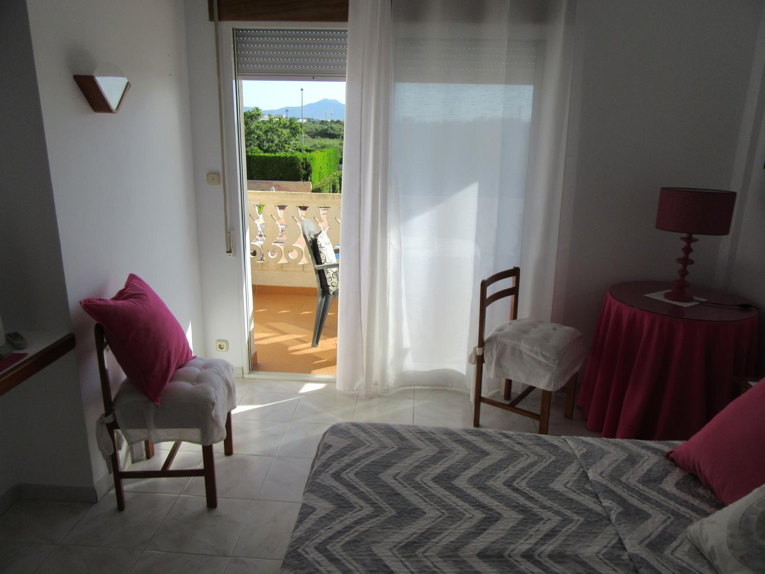 Double or Twin Room - Upper Floors photo 3
