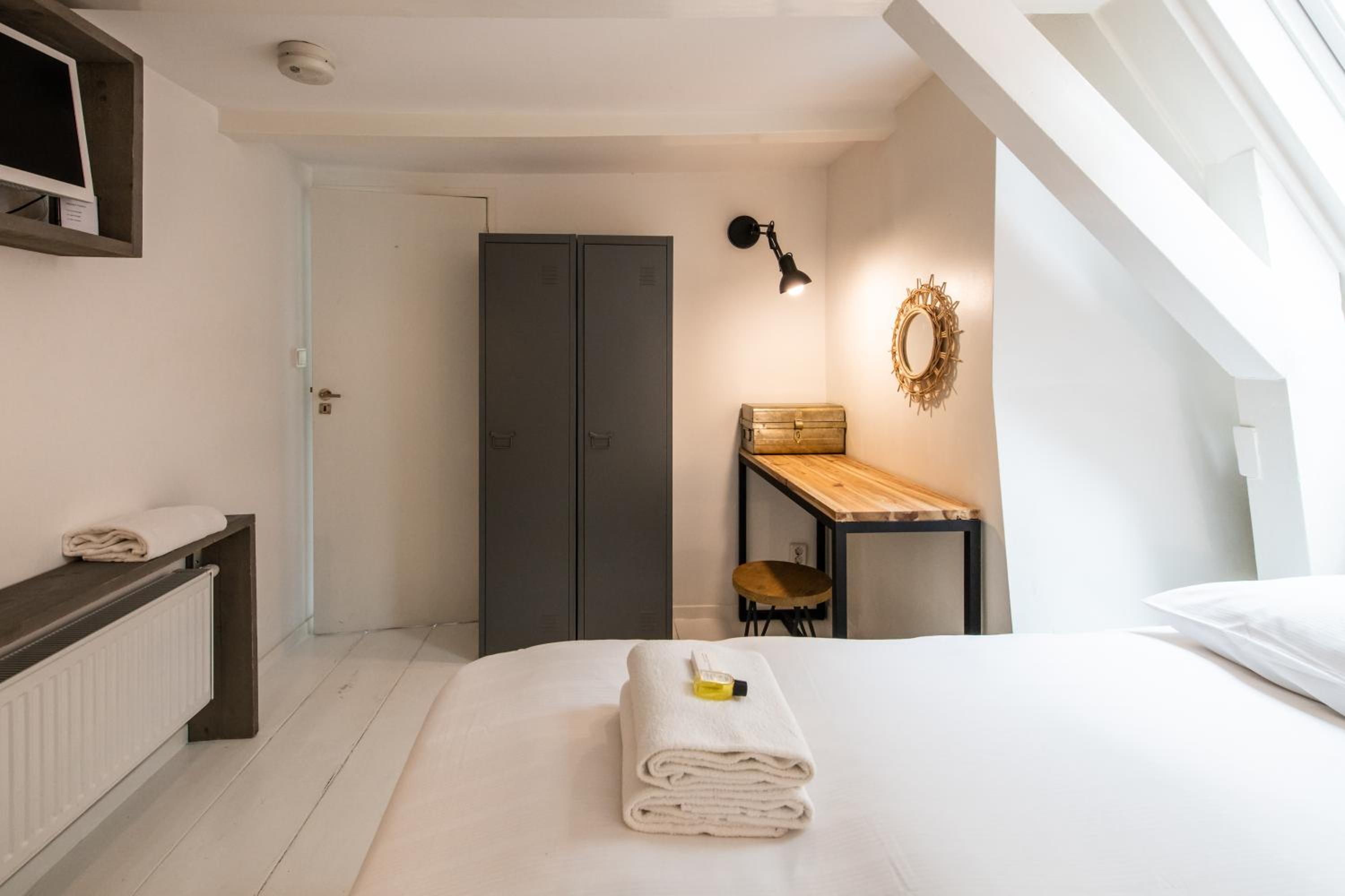 Two-Bedroom Apartment with Water View photo 2