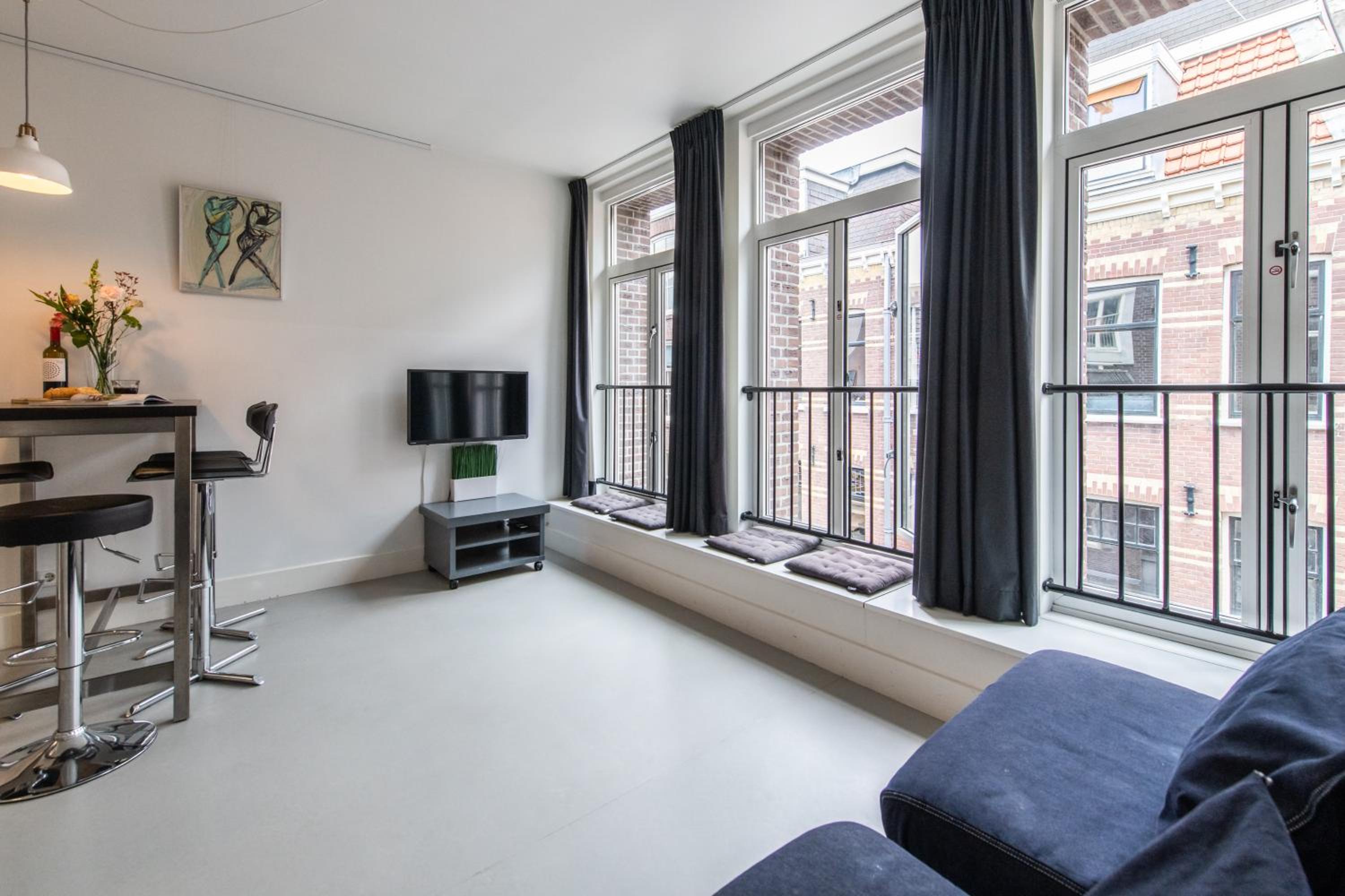 One-Bedroom Apartment photo 3
