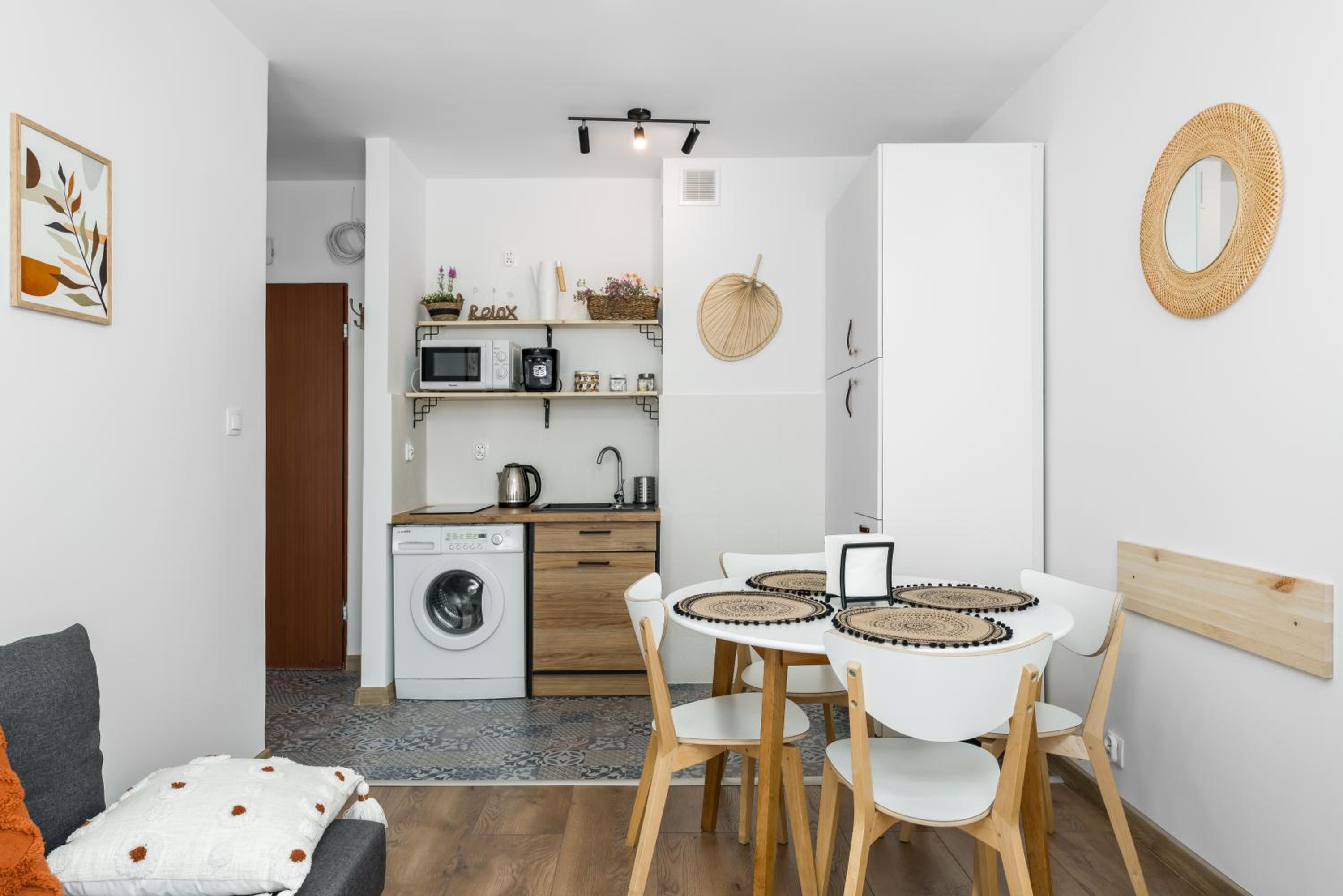 One-Bedroom Apartment - Photo 11