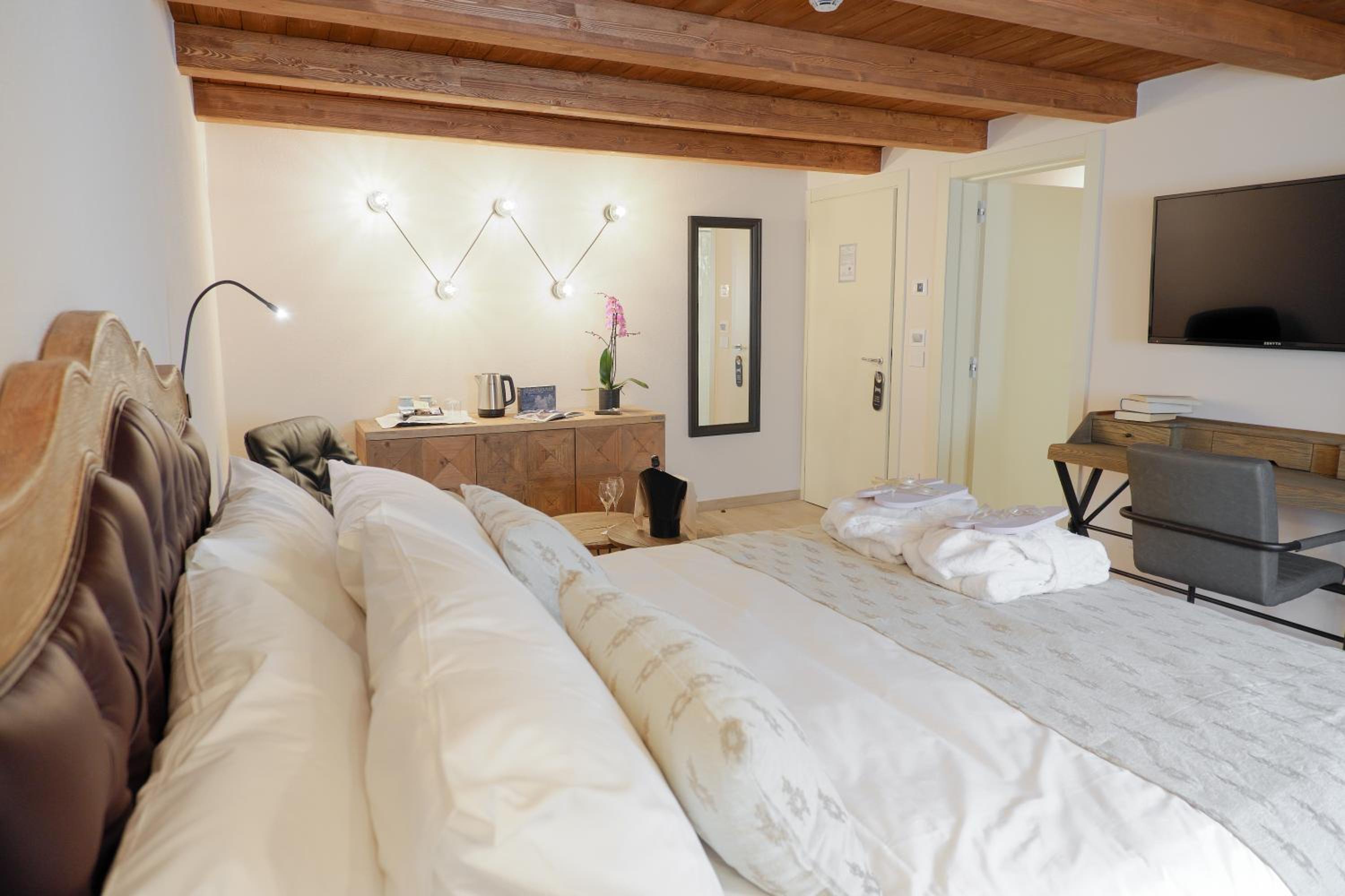 Superior Double Room - Photo 4