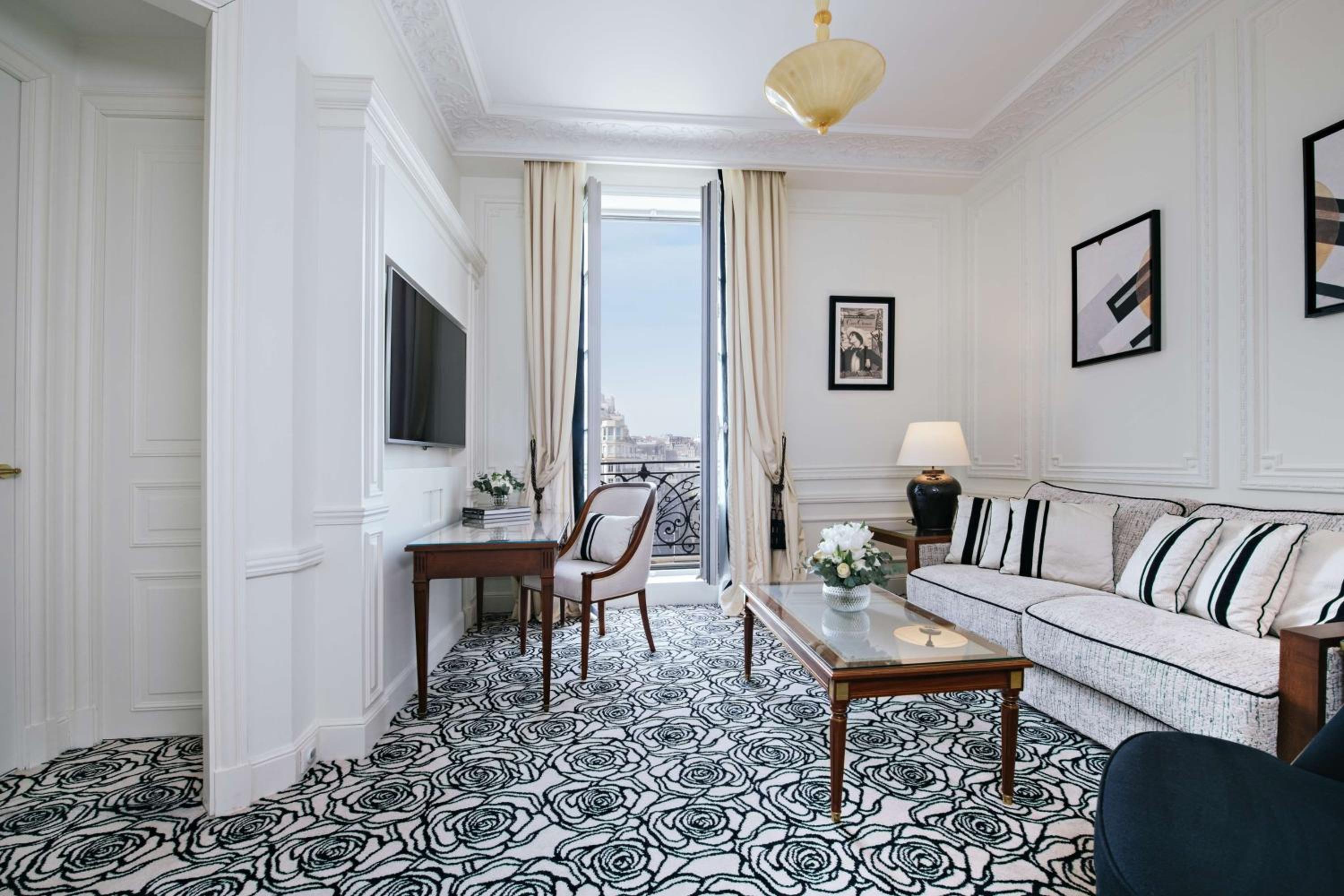 Two Bedroom Family Suite thumbnail 6