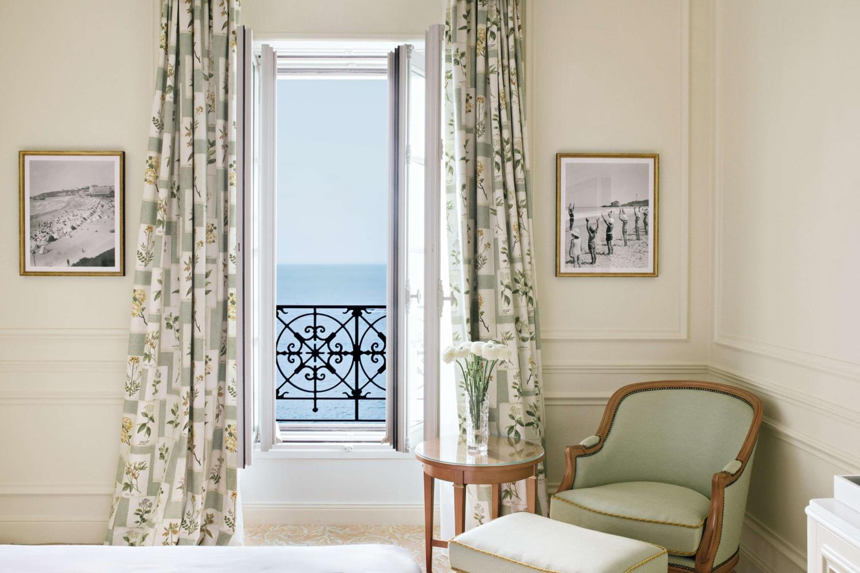 Deluxe King Room with Ocean View thumbnail 5