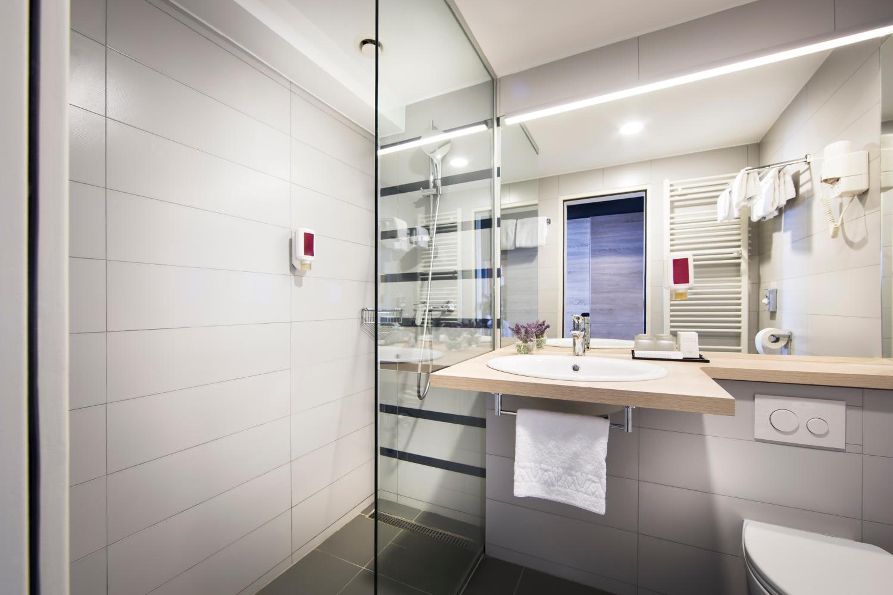 Superior Single Room with Sea View - Photo 4