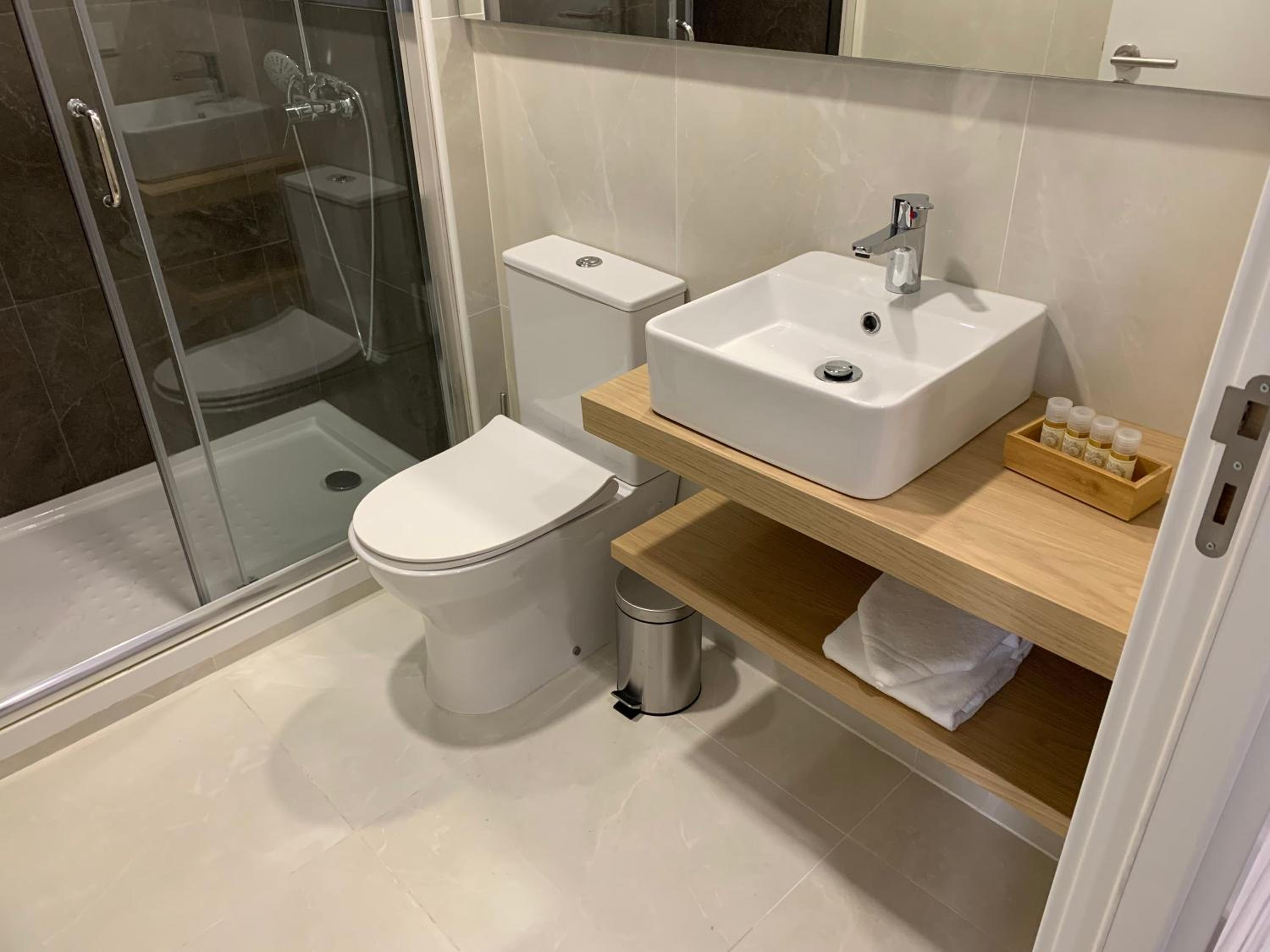 Double or Twin Room - Photo 7