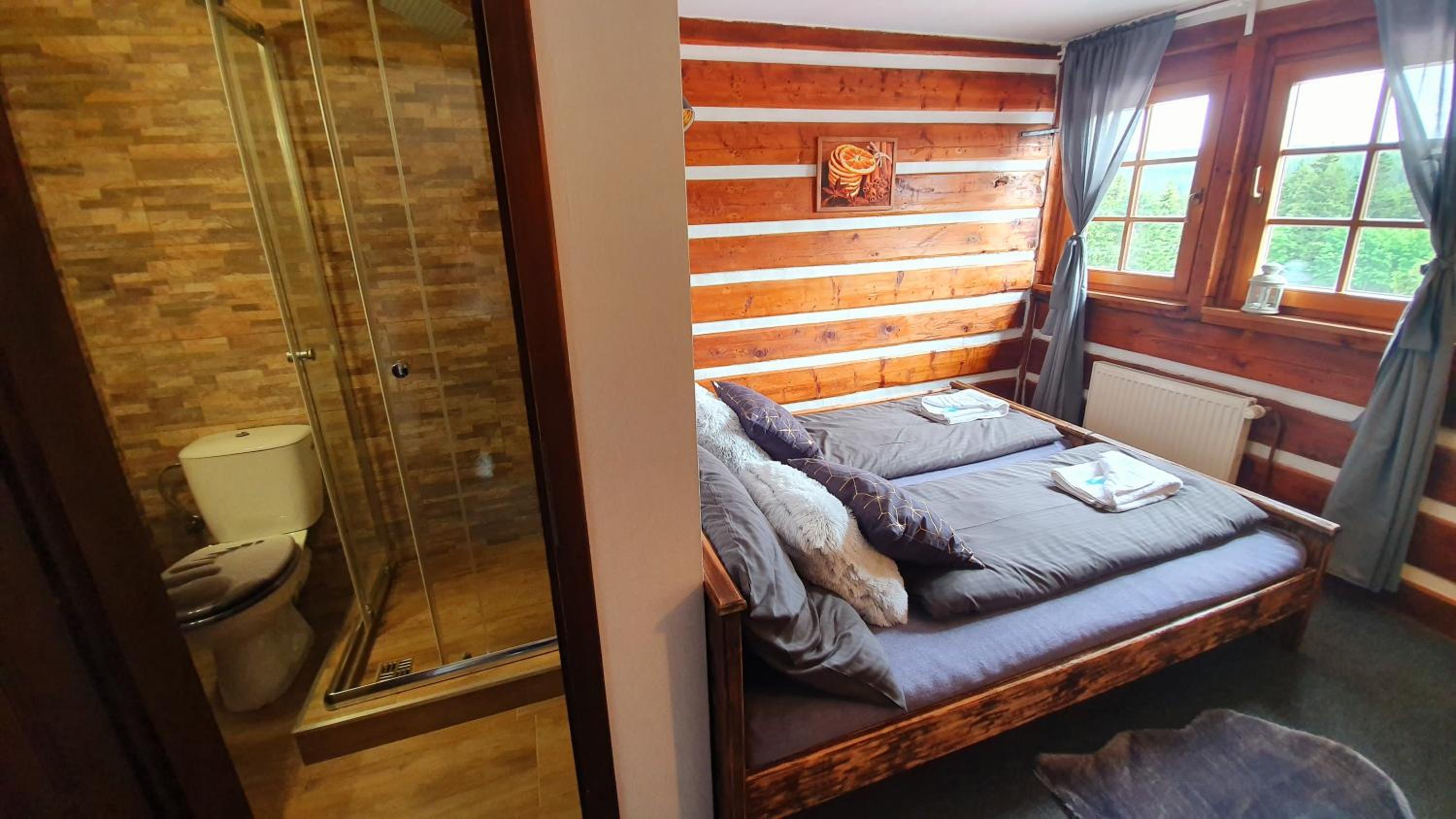 Double or Twin Room with Private Bathroom - Photo 7