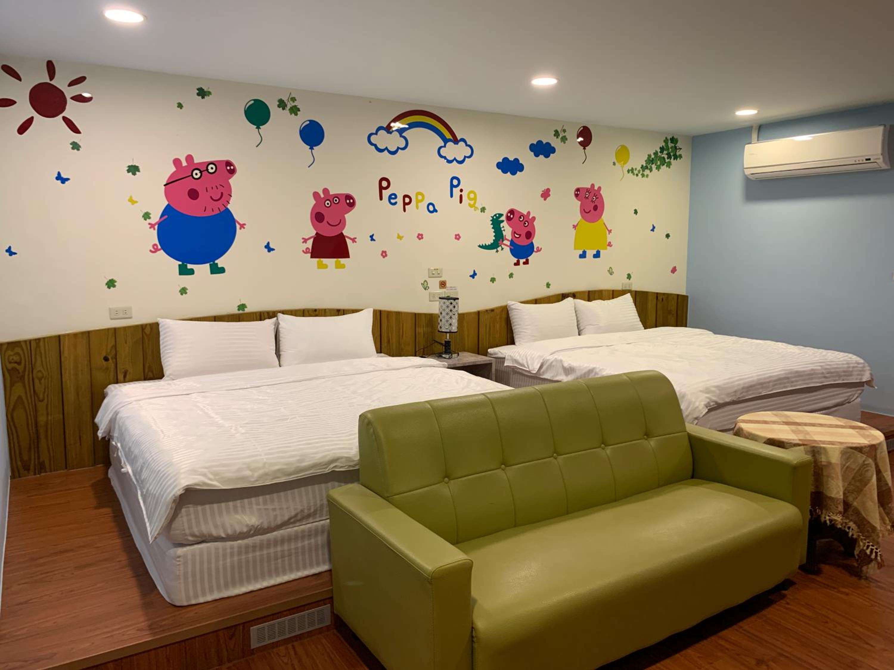 Quadruple Room with Private Bathroom photo 1