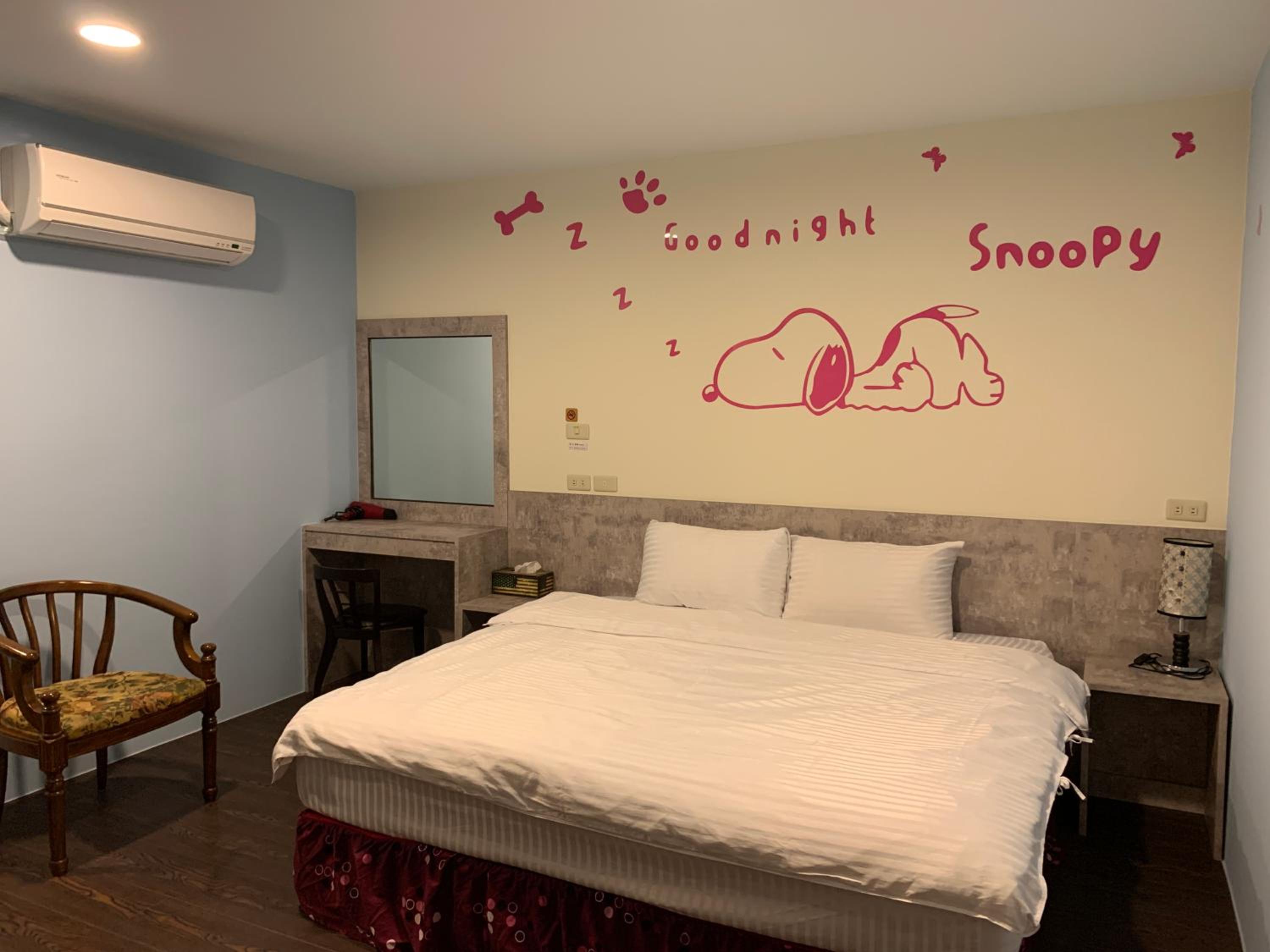 Double Room (No Window) photo 1