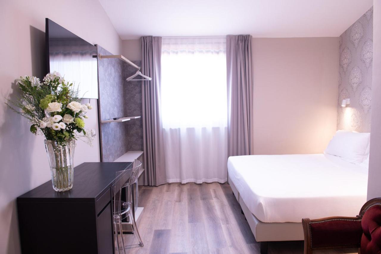 Double Room - Photo 2