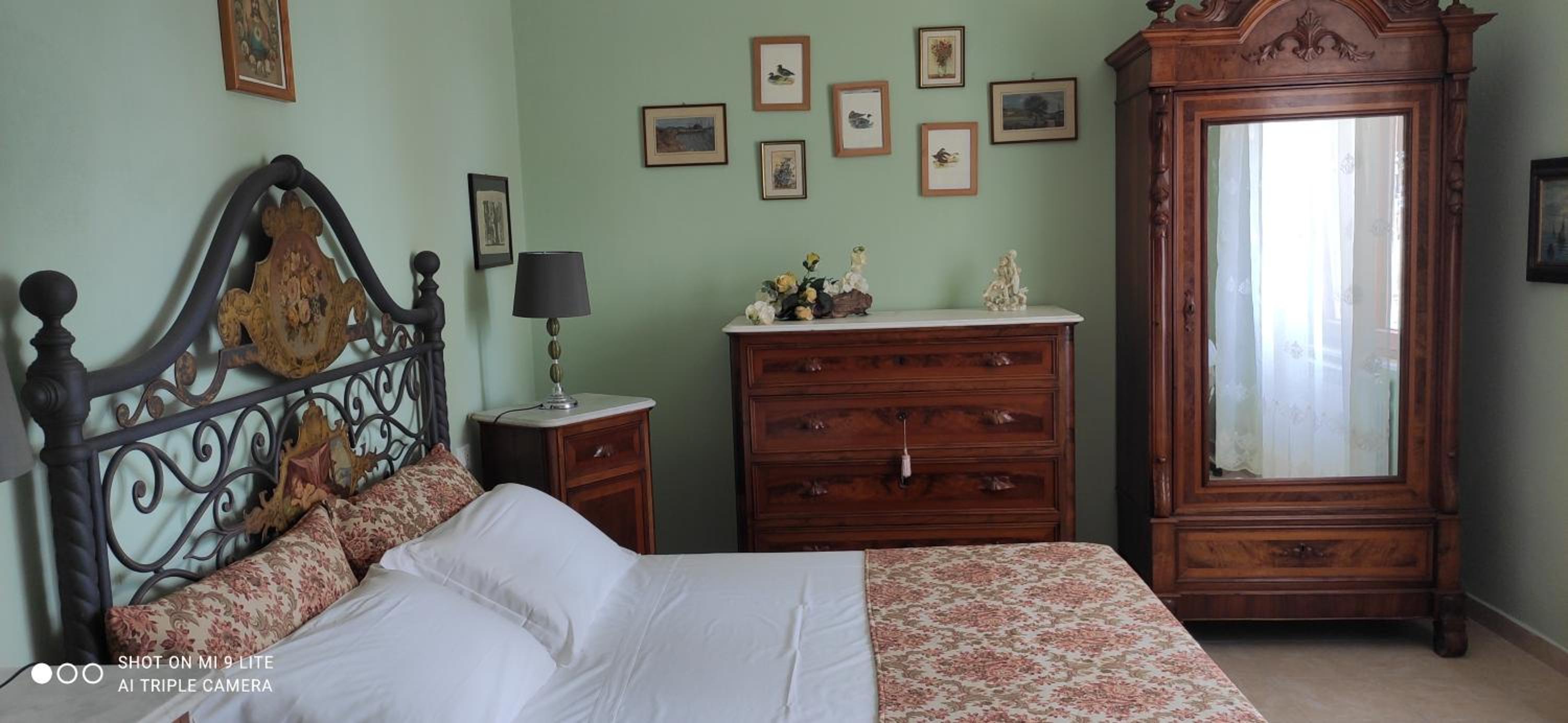 Deluxe Room (2 Adults + 1 Child)