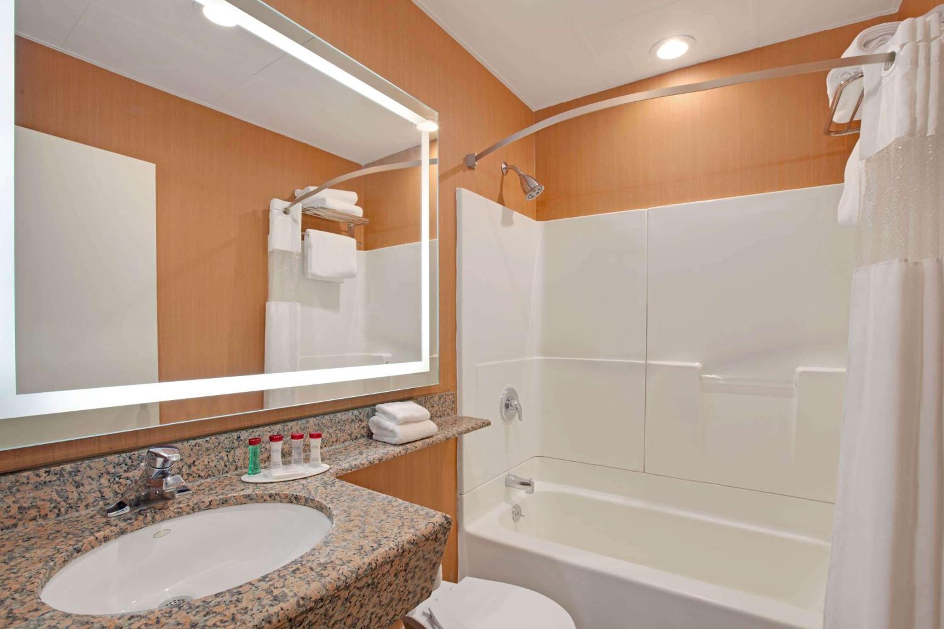 King Room - Non-Smoking - Photo 10