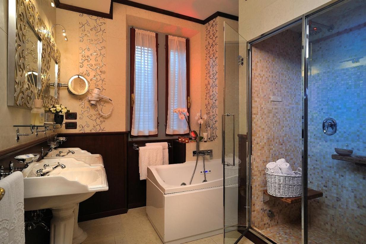 Suite - Photo 3
