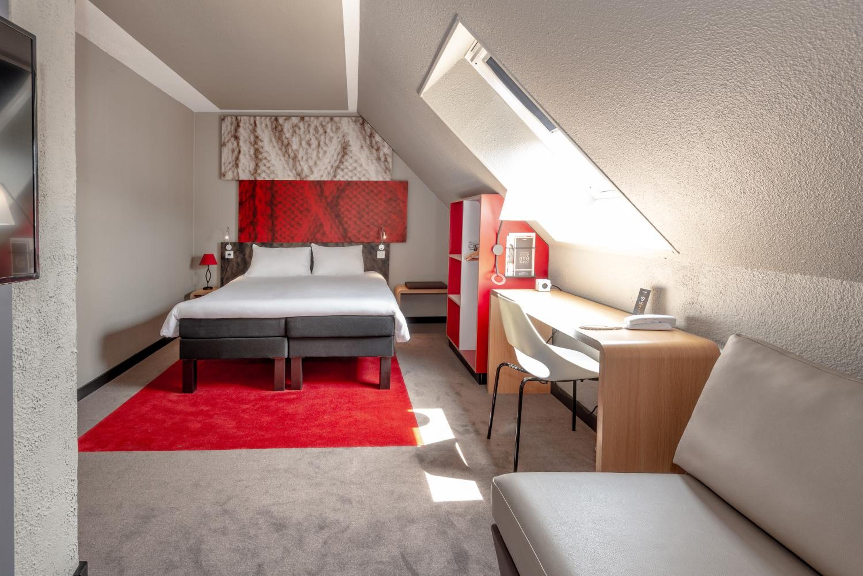 Family Room with Double Bed and Sofa  - Photo 9