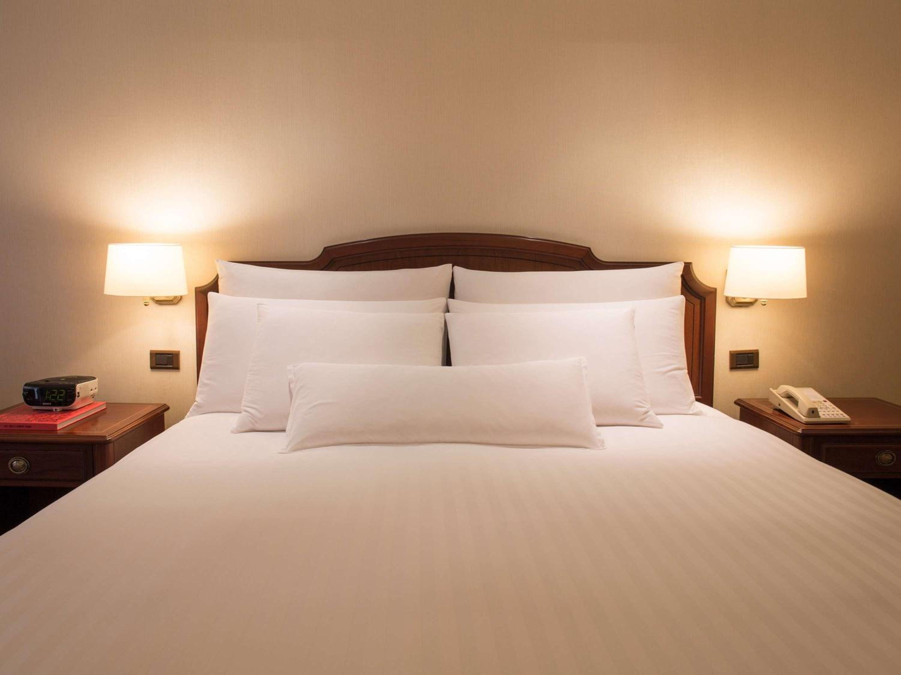Bed & Sleeping Area