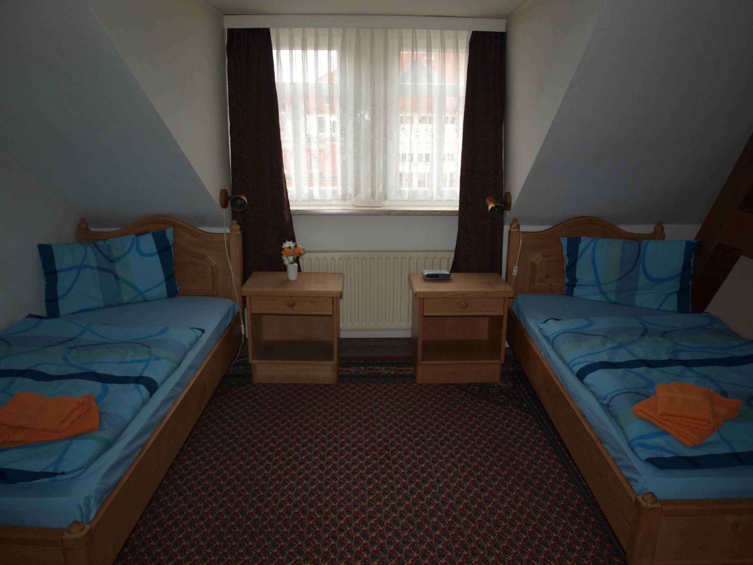 Standard Twin Room - Photo 6