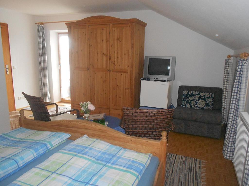 Triple Room with Private Bathroom photo 2