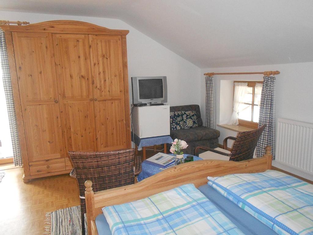 Triple Room with Private Bathroom photo 3