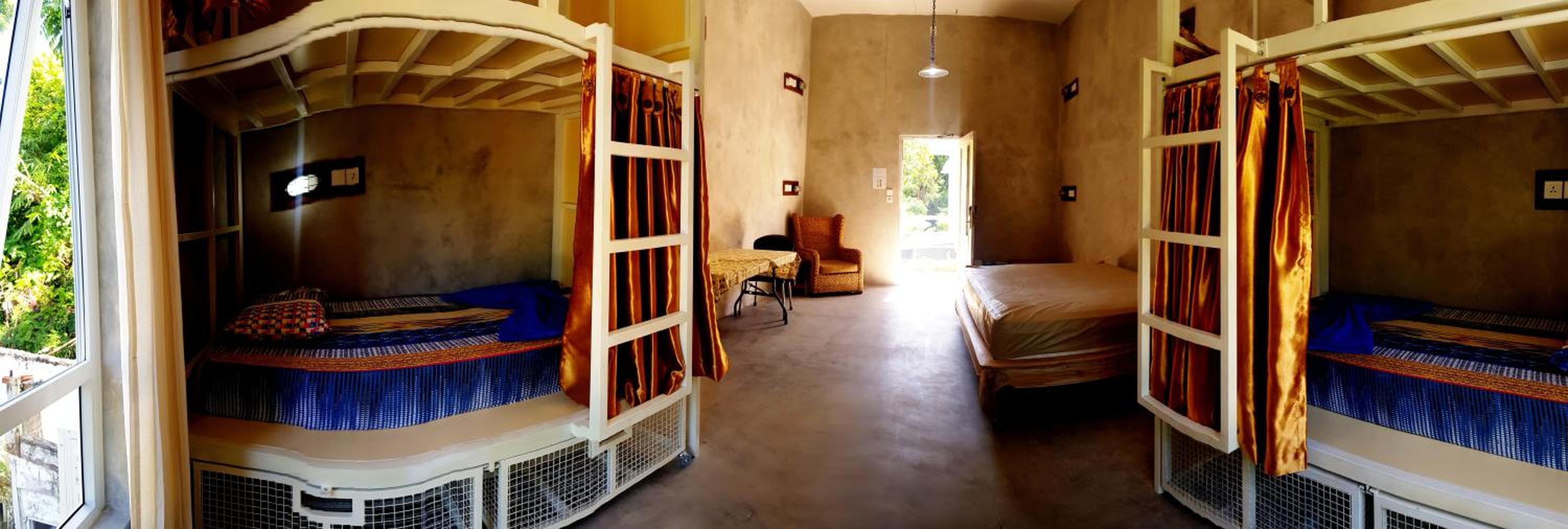 Basic Triple Room with Shared Bathroom photo 2