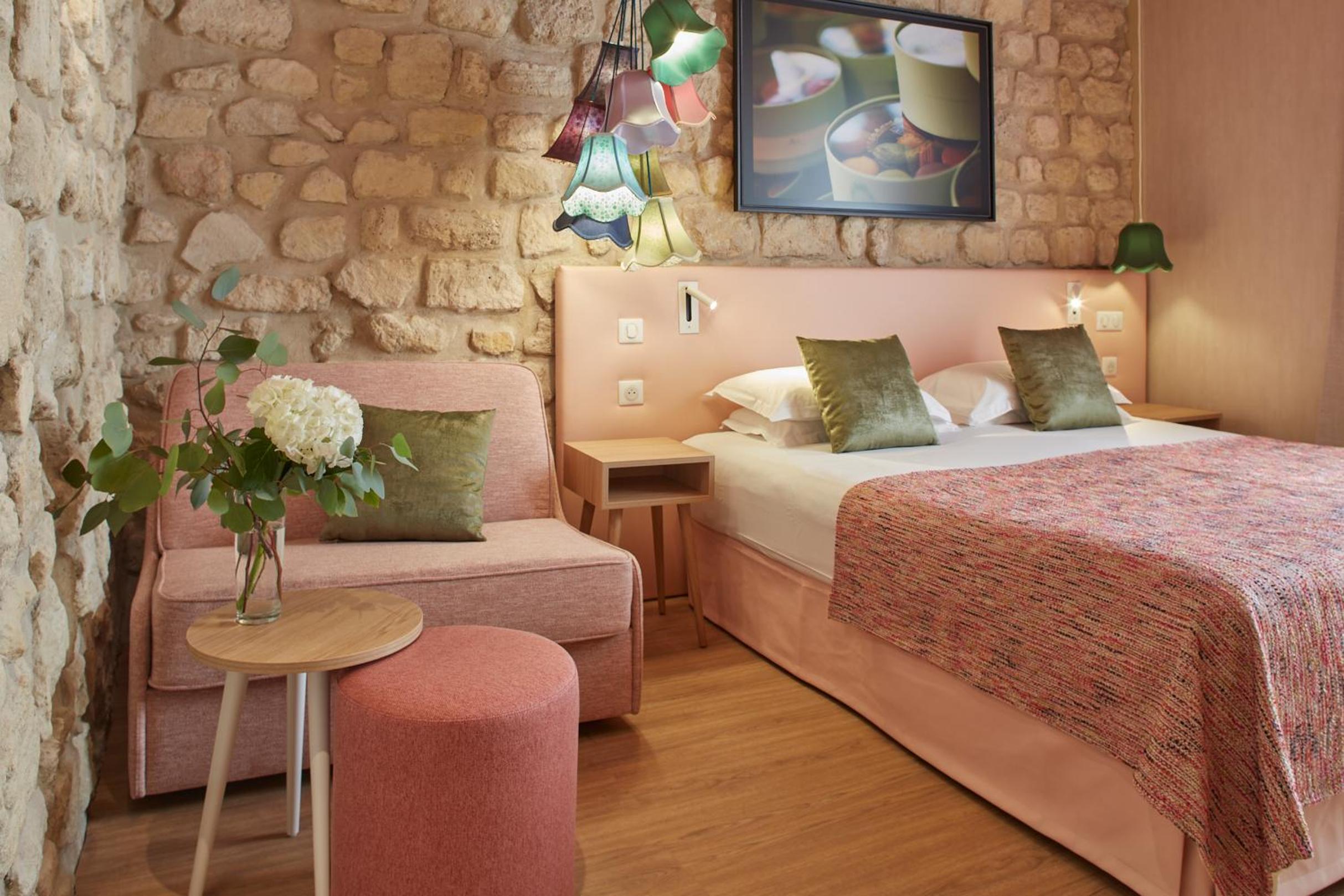 Triple Room thumbnail 6
