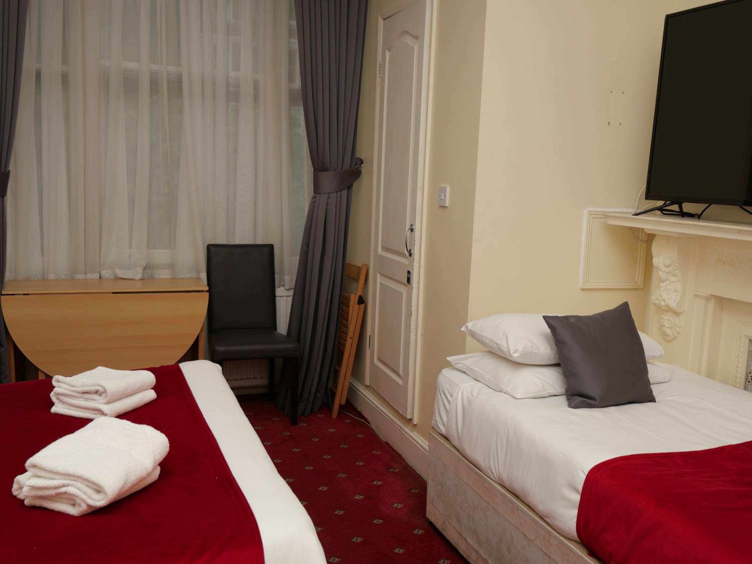Triple Room with Shared Bathroom photo 3