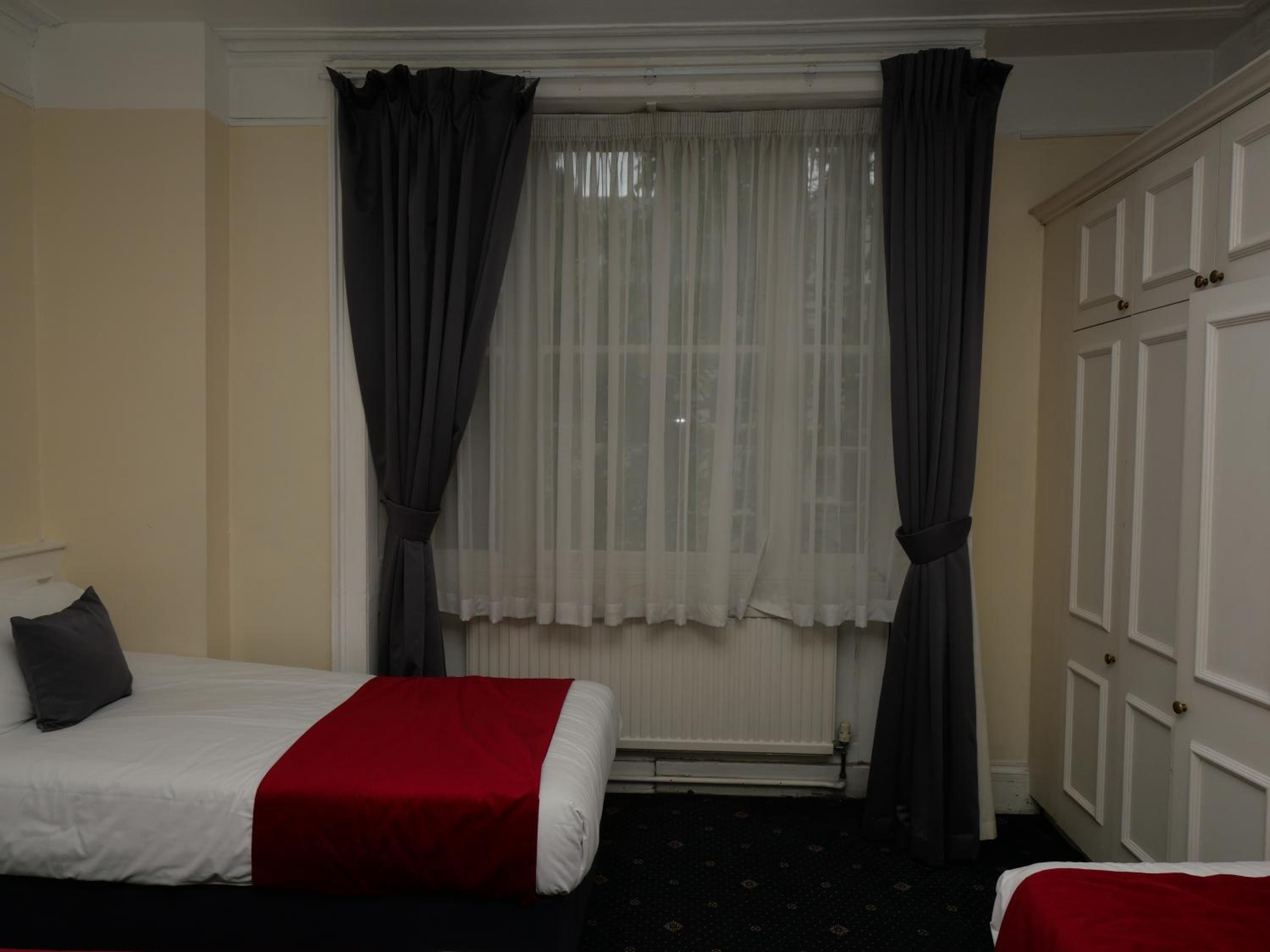 Triple Room with Shared Bathroom photo 2