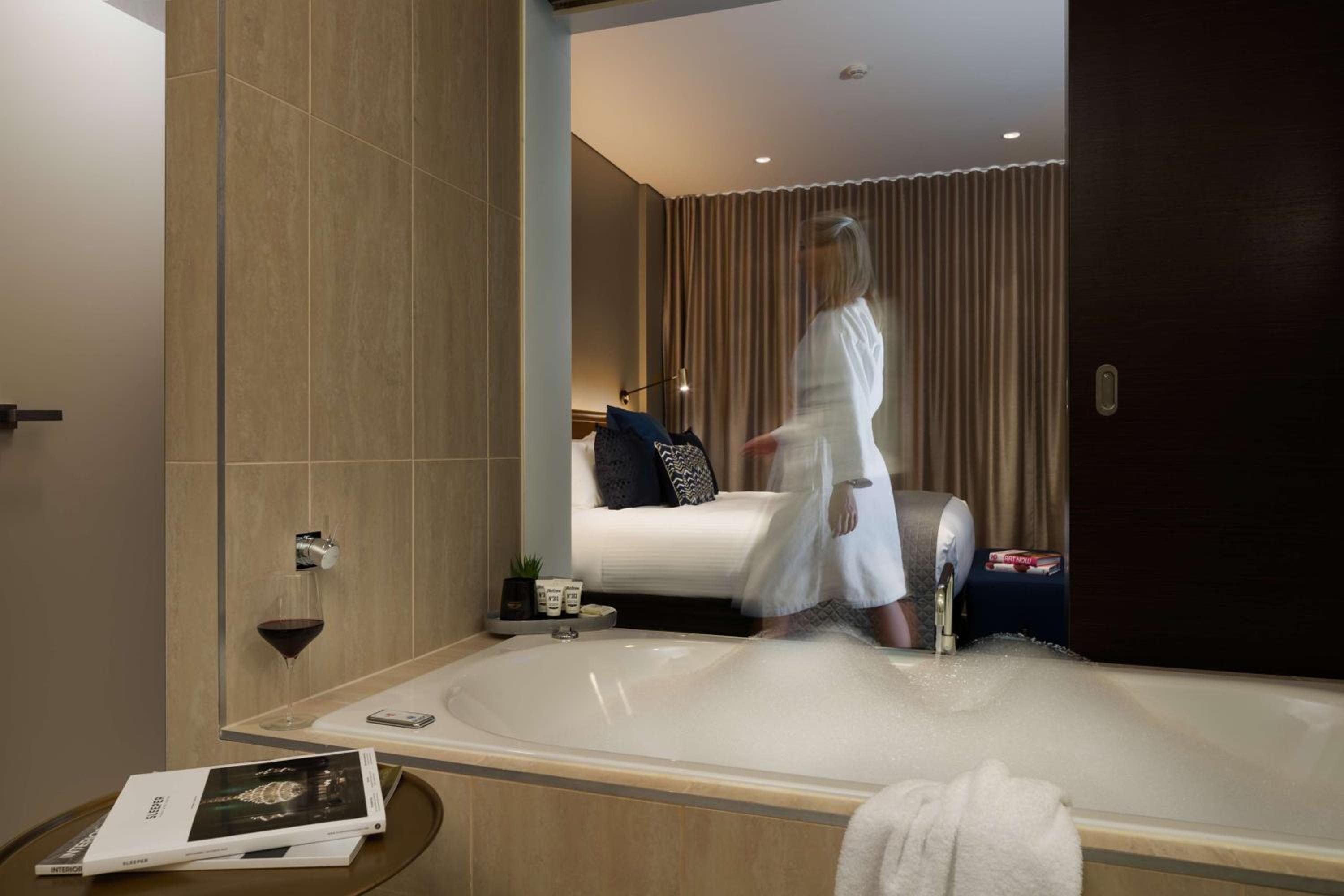 Executive King Spa