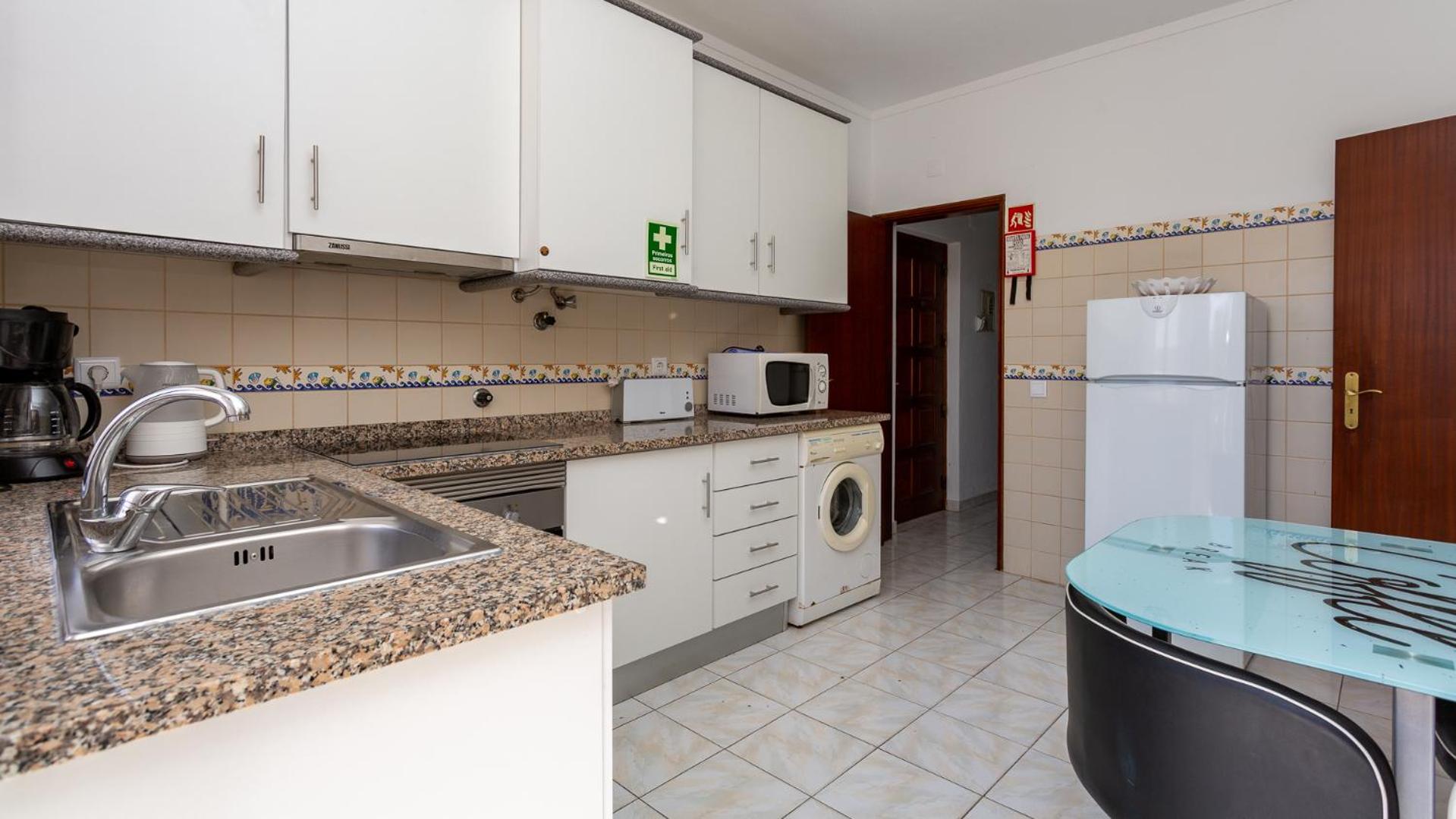 Two-Bedroom House - Photo 4