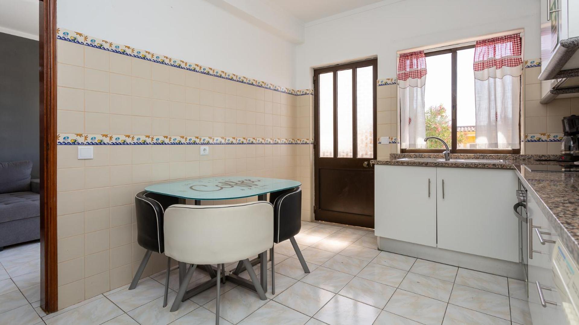 Two-Bedroom House - Photo 3