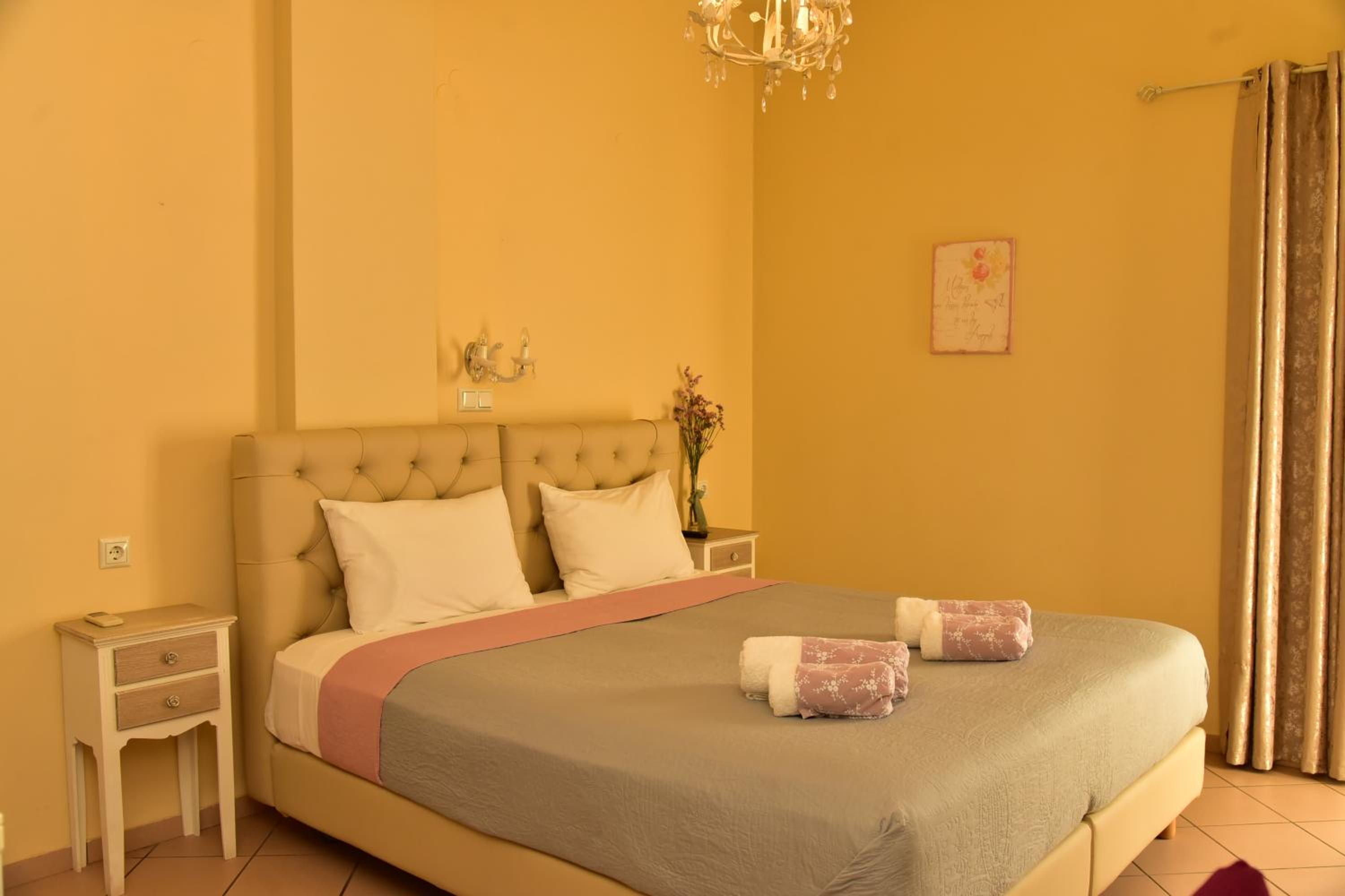 Double Room with Mountain View - Photo 10