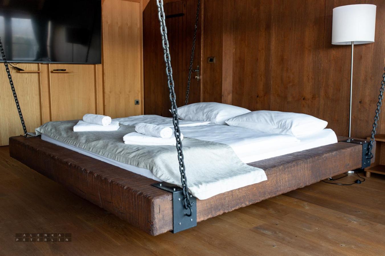 Deluxe Suite with Spa Bath - Photo 17