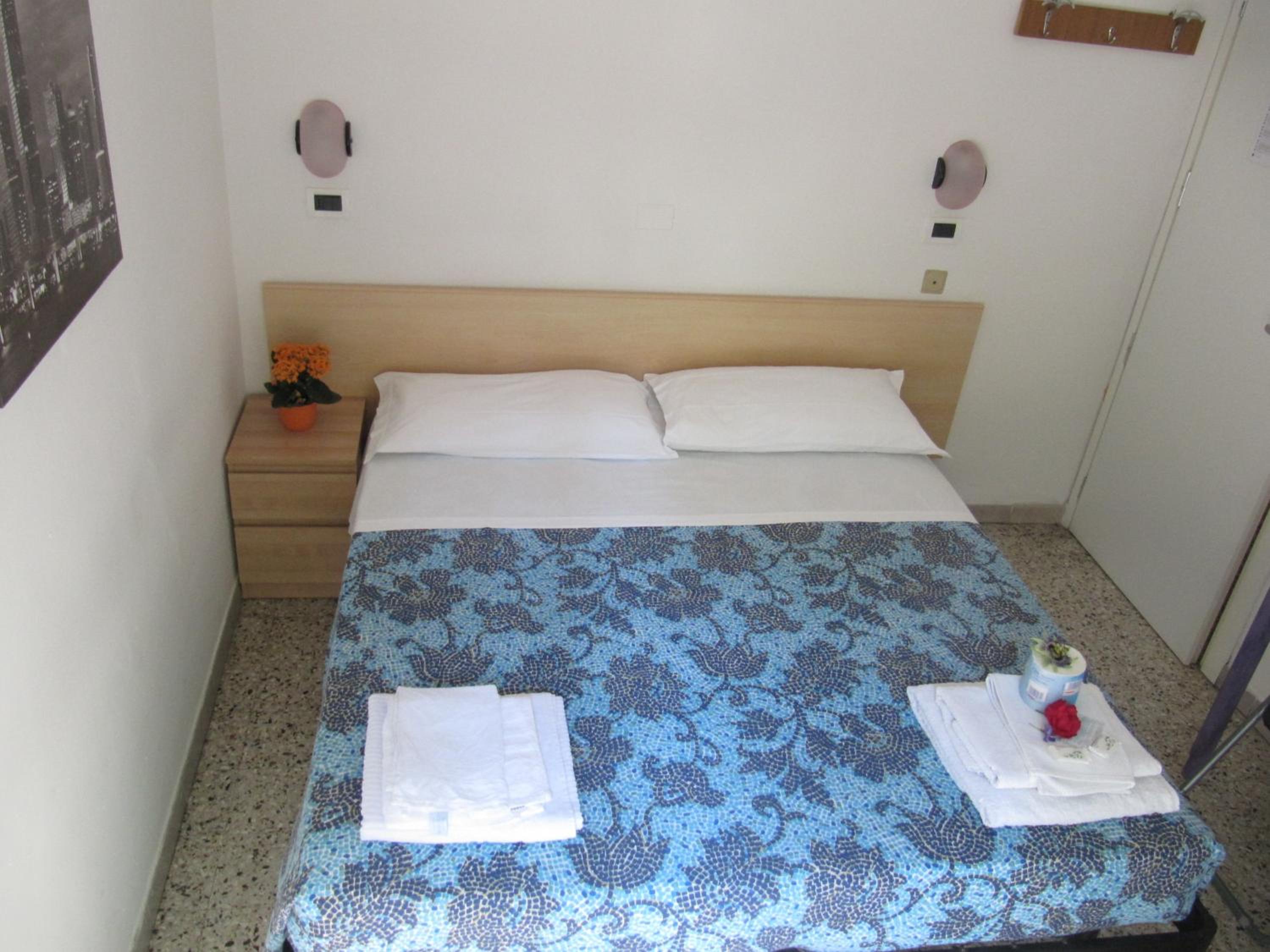Double or Twin Room with Balcony - Photo 5