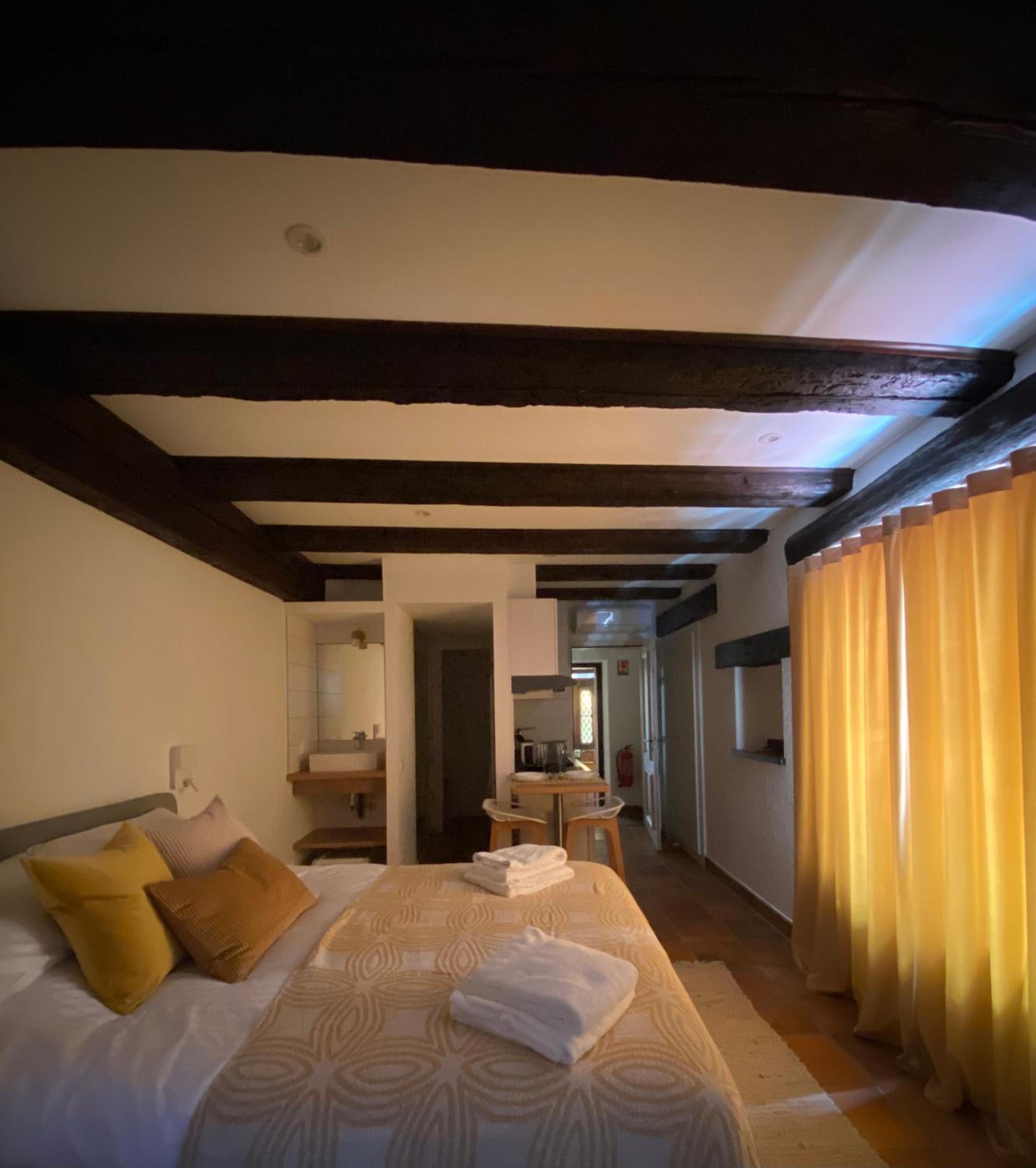 One-Bedroom Apartment - Photo 3