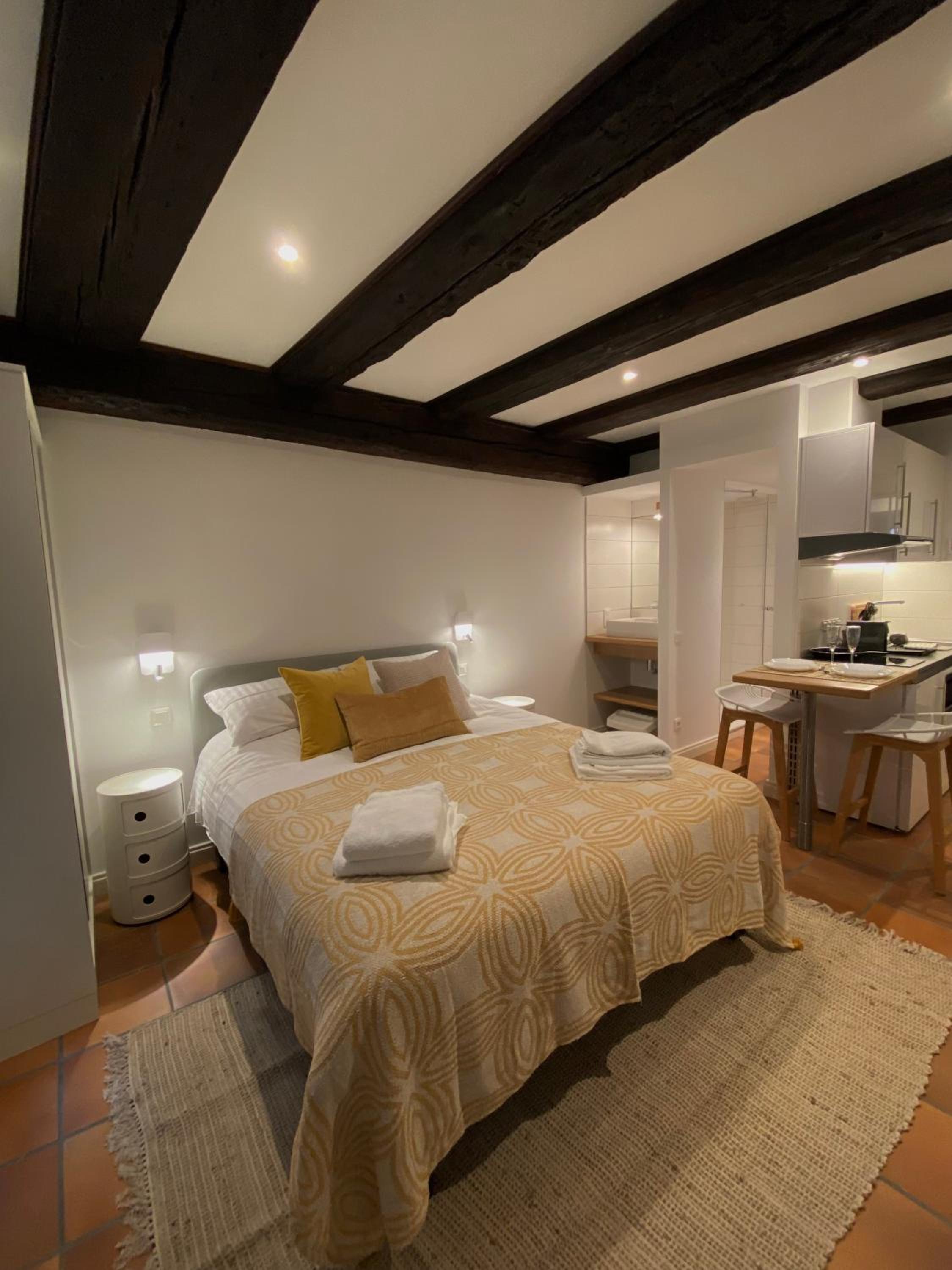 One-Bedroom Apartment - Photo 1