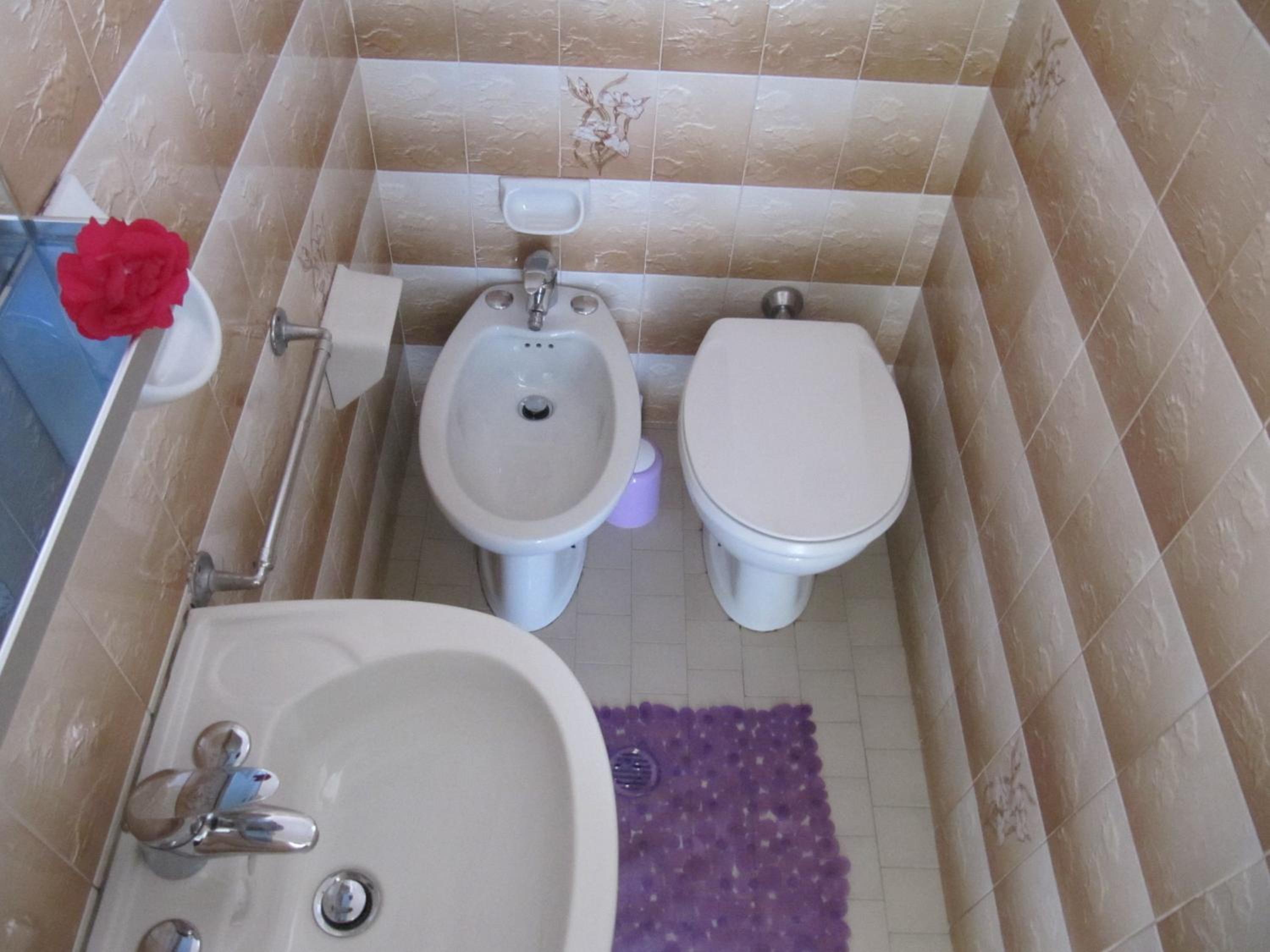 Double or Twin Room with Balcony - Photo 7
