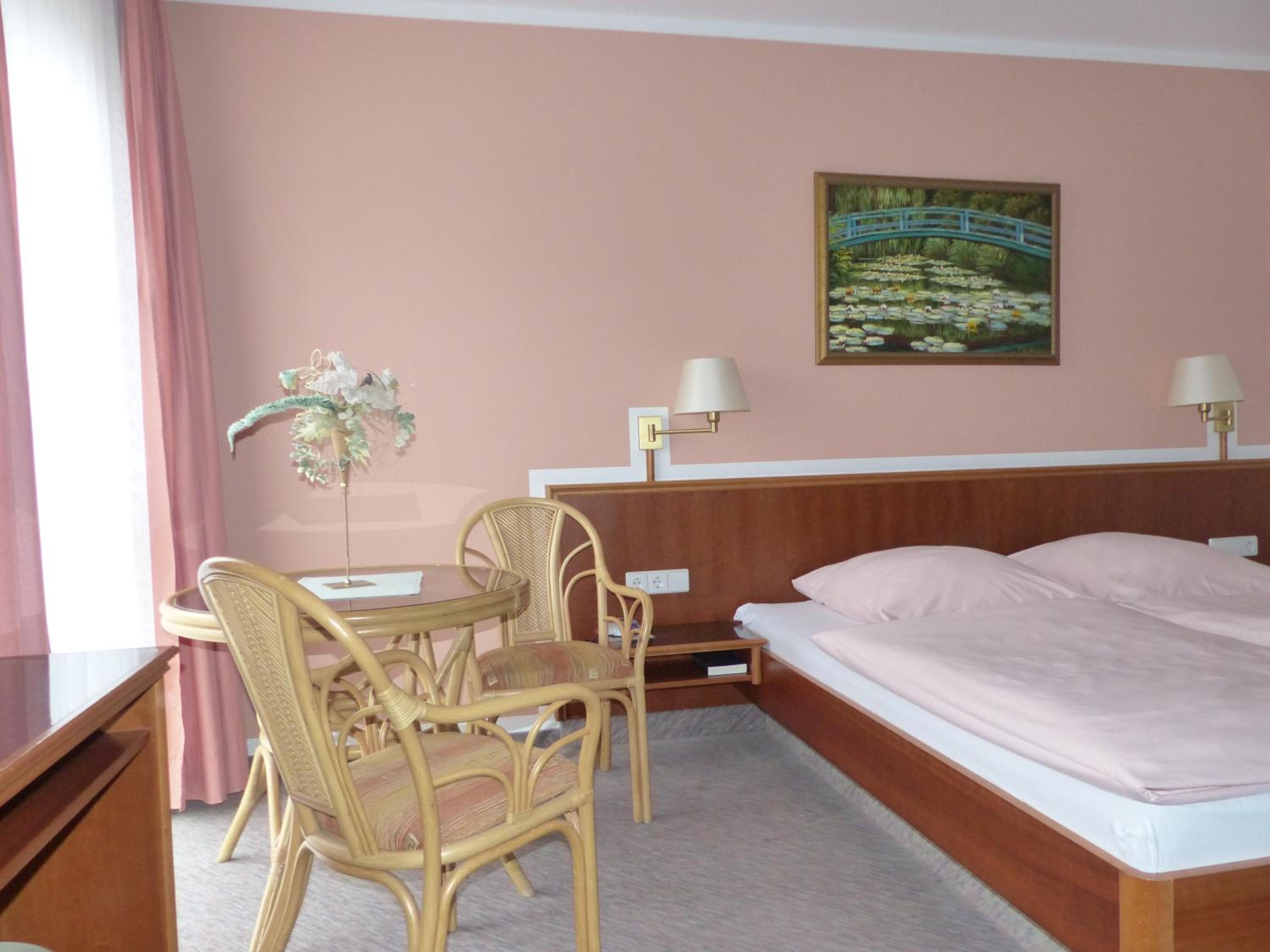 Large Double Room - Photo 2