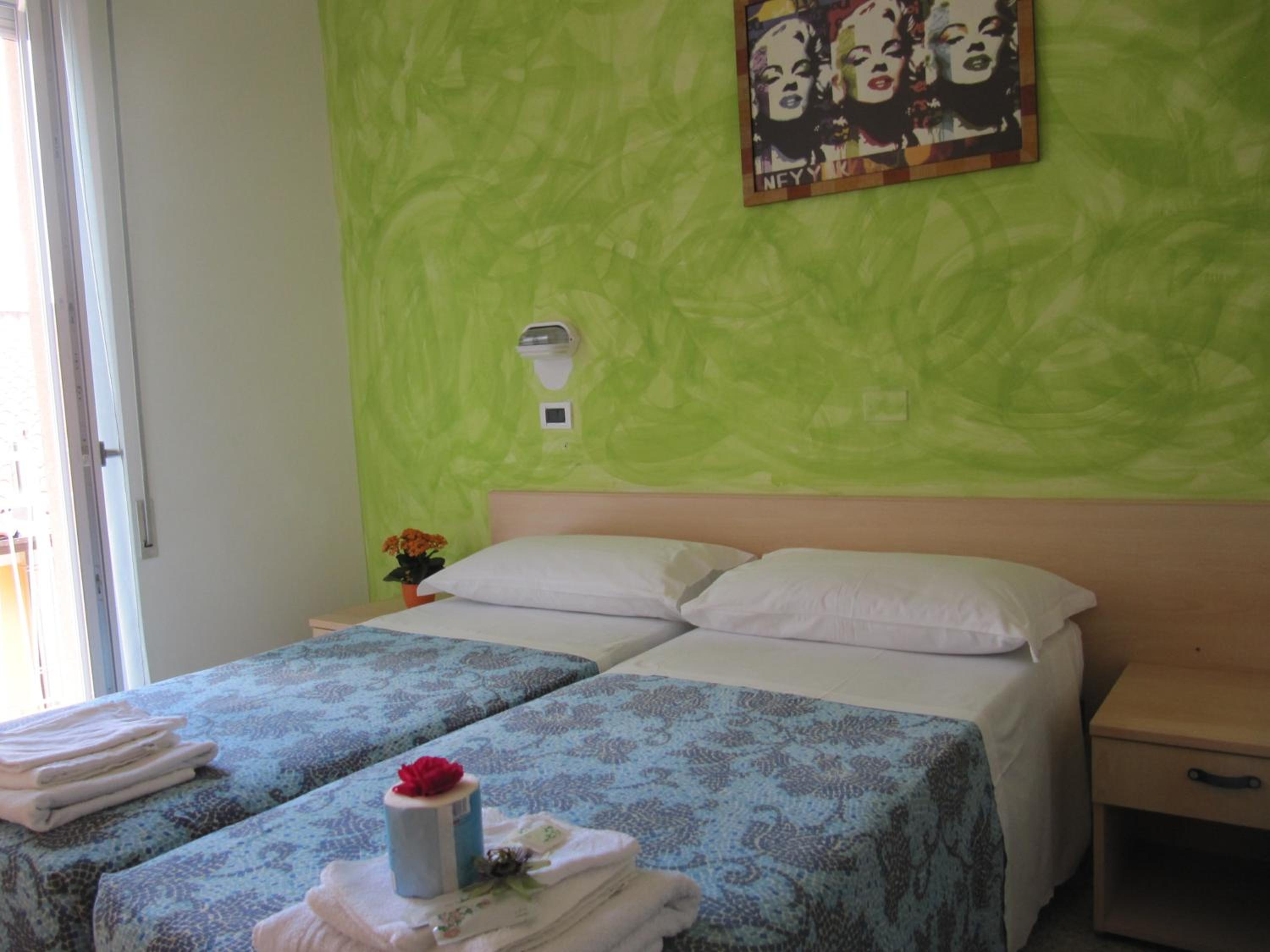 Double or Twin Room with Balcony - Photo 4