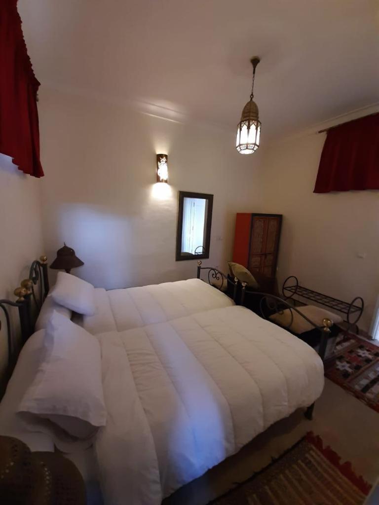 Twin Room with Private Bathroom - Photo 3