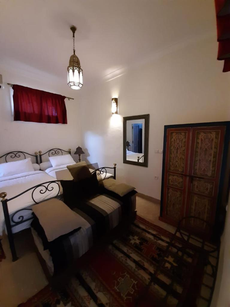 Twin Room with Private Bathroom - Photo 4
