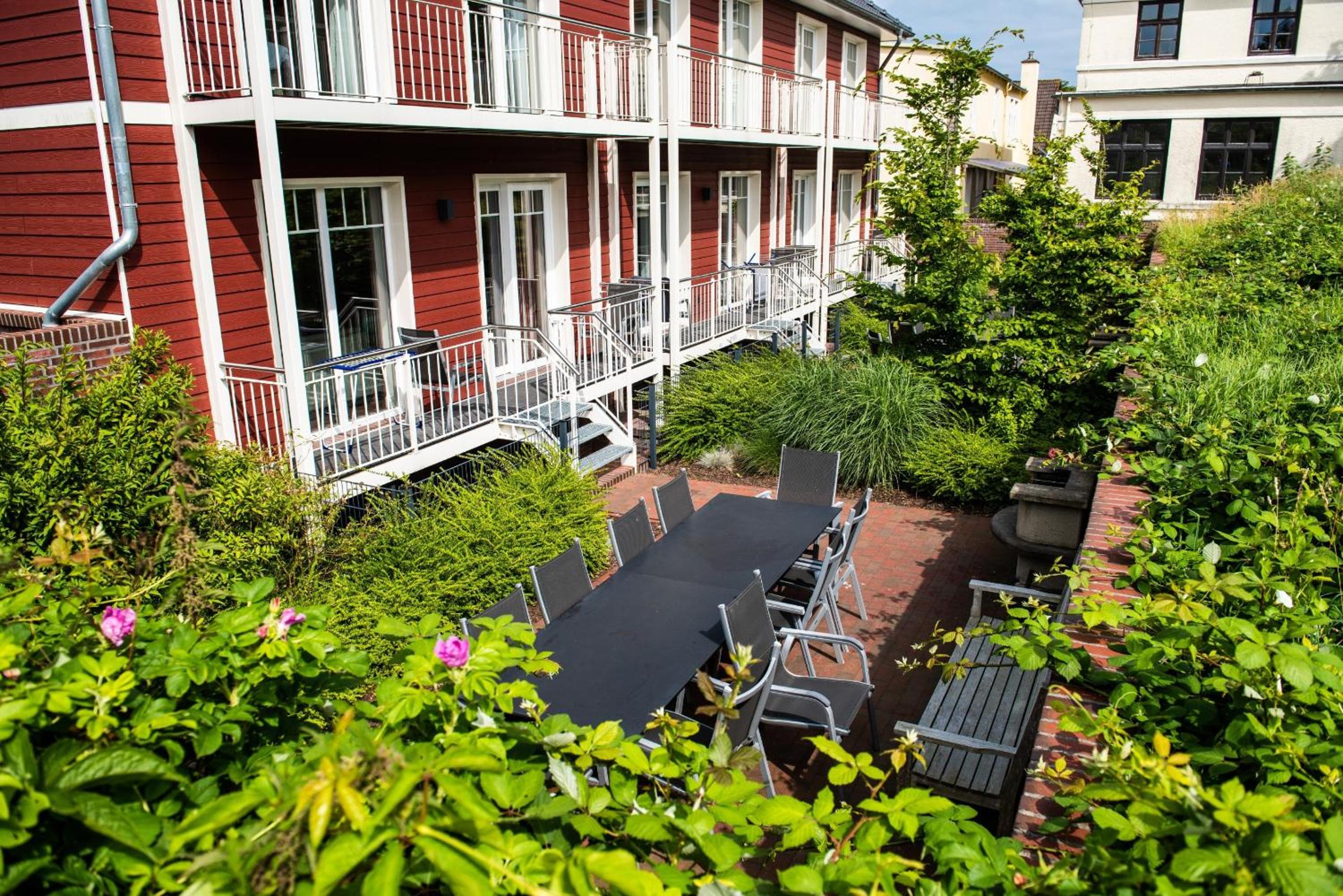 Apartment with Balcony photo 2