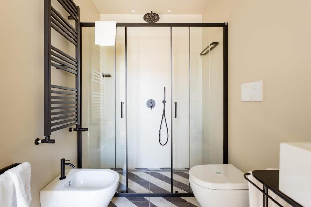 Deluxe Double Room with Balcony - Photo 7