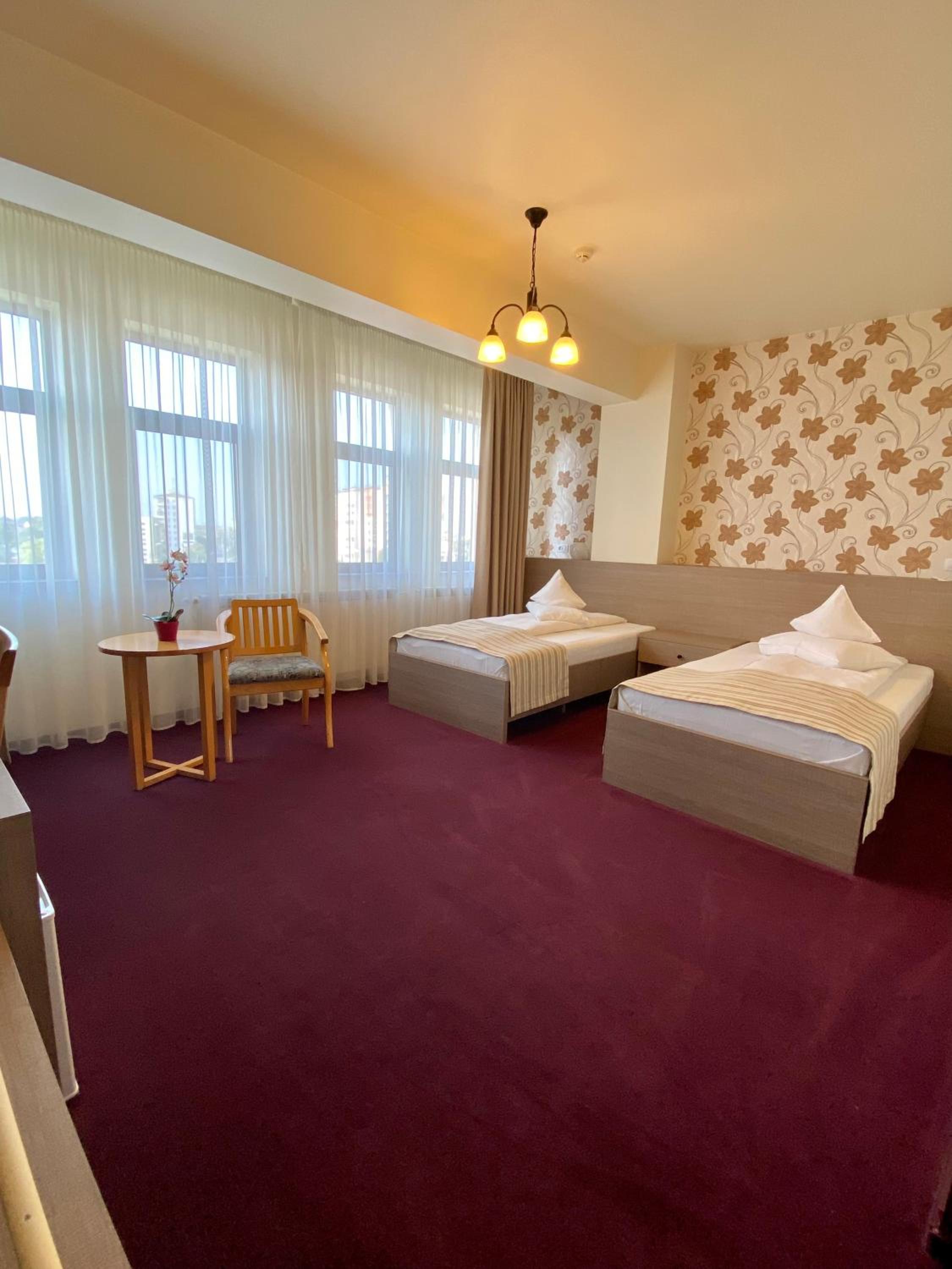 Standard Twin Room - Photo 7