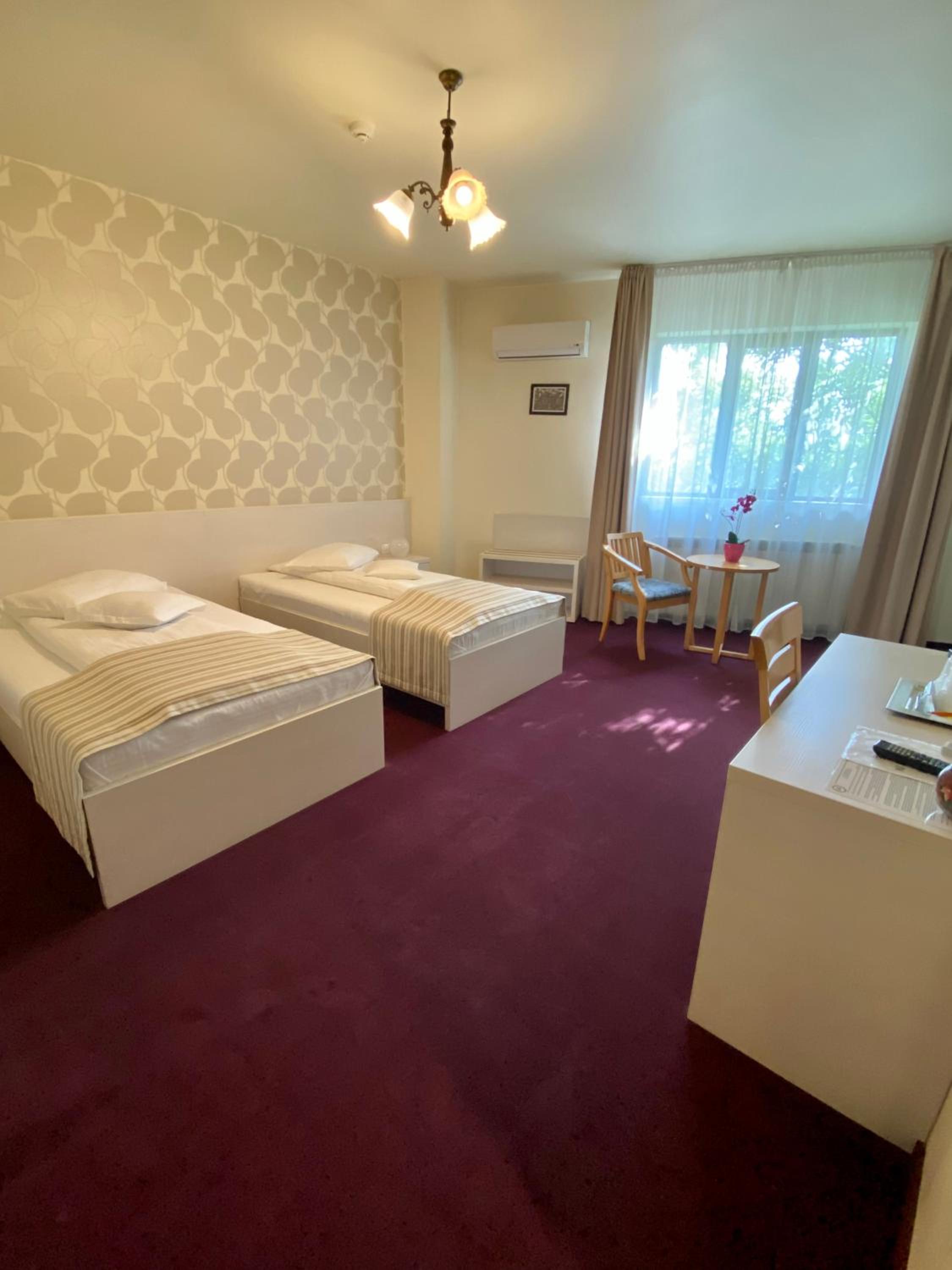 Standard Twin Room - Photo 1