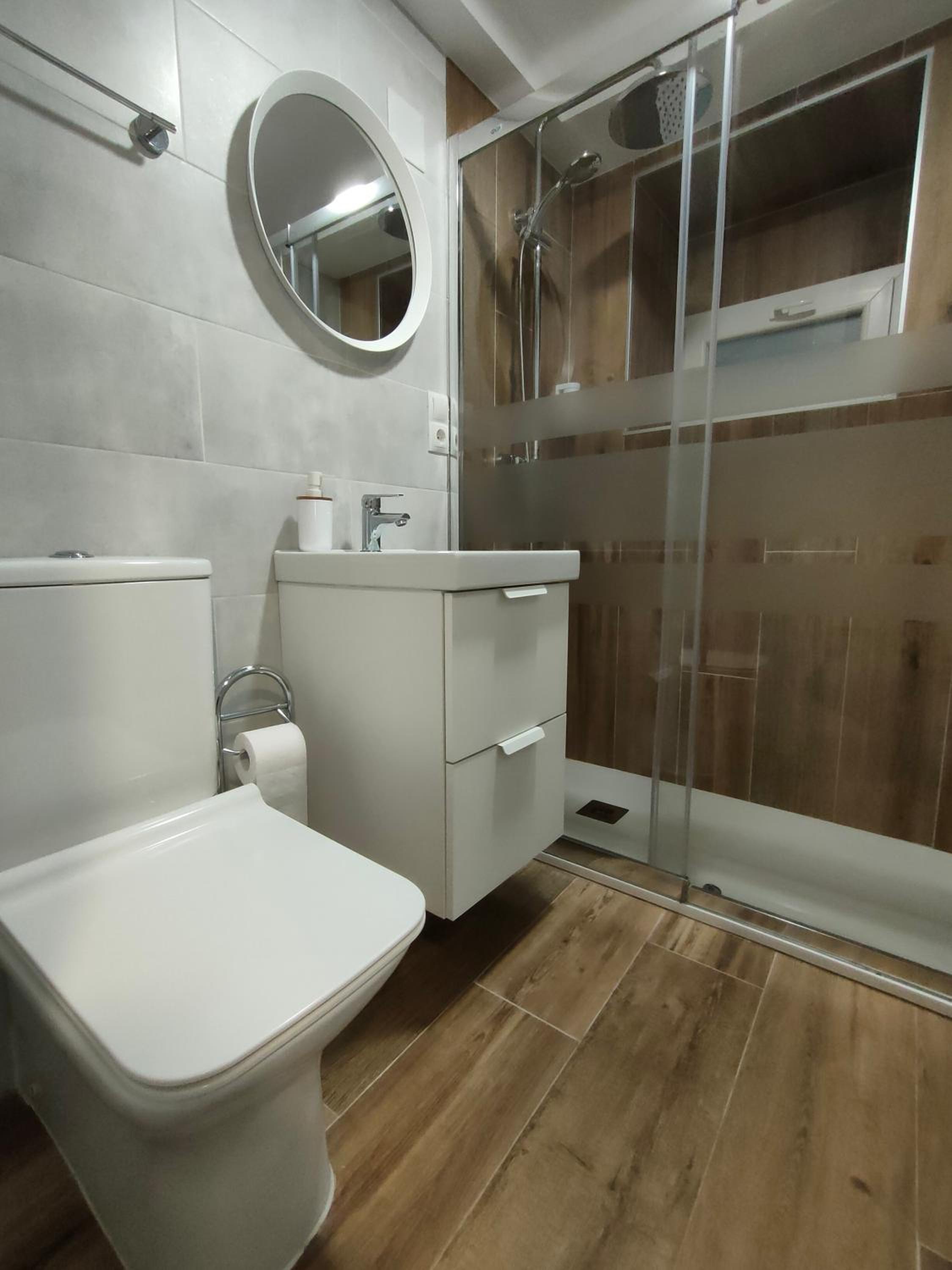 Four-Bedroom House - Photo 5