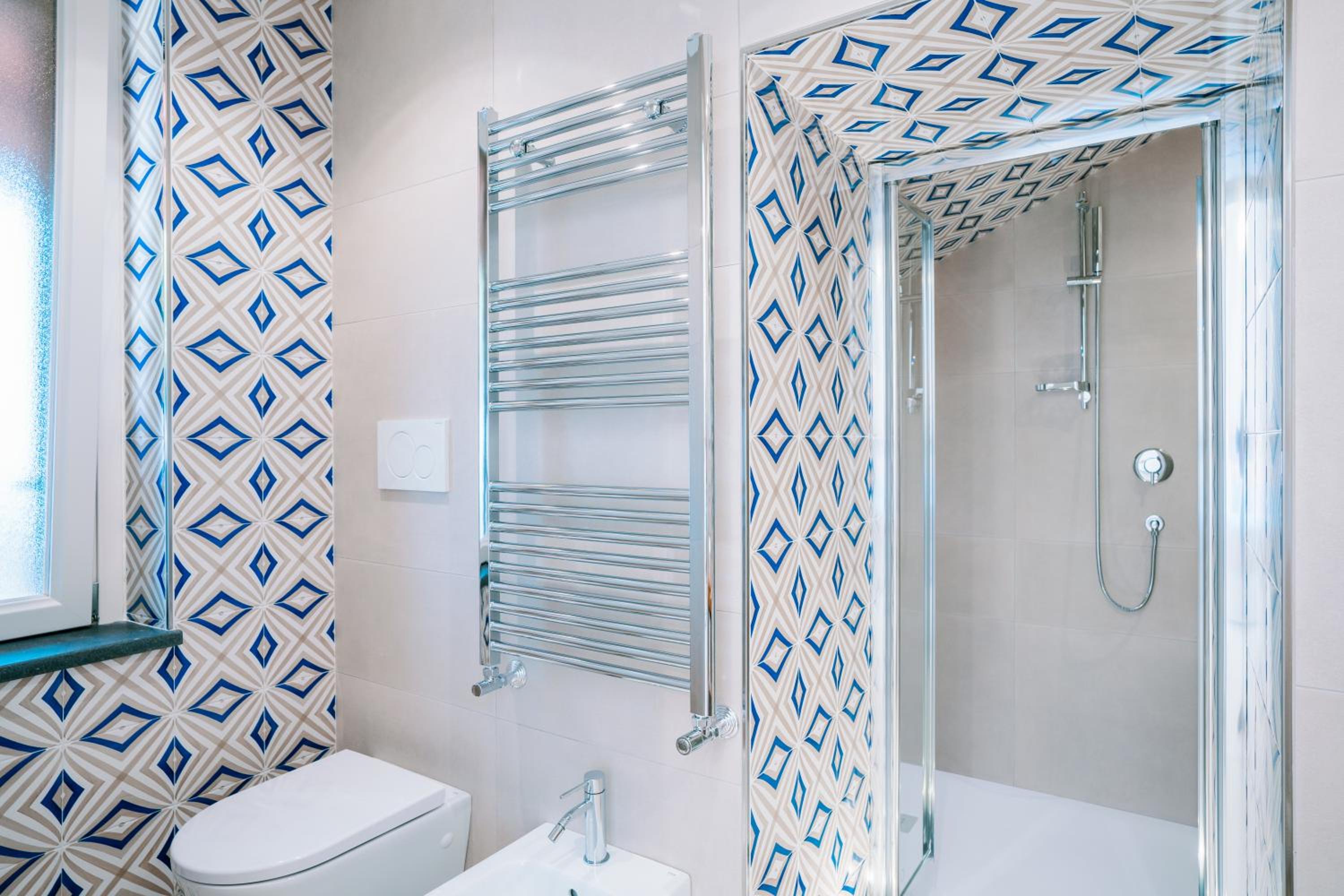 Deluxe Double Room with Shower - Photo 4