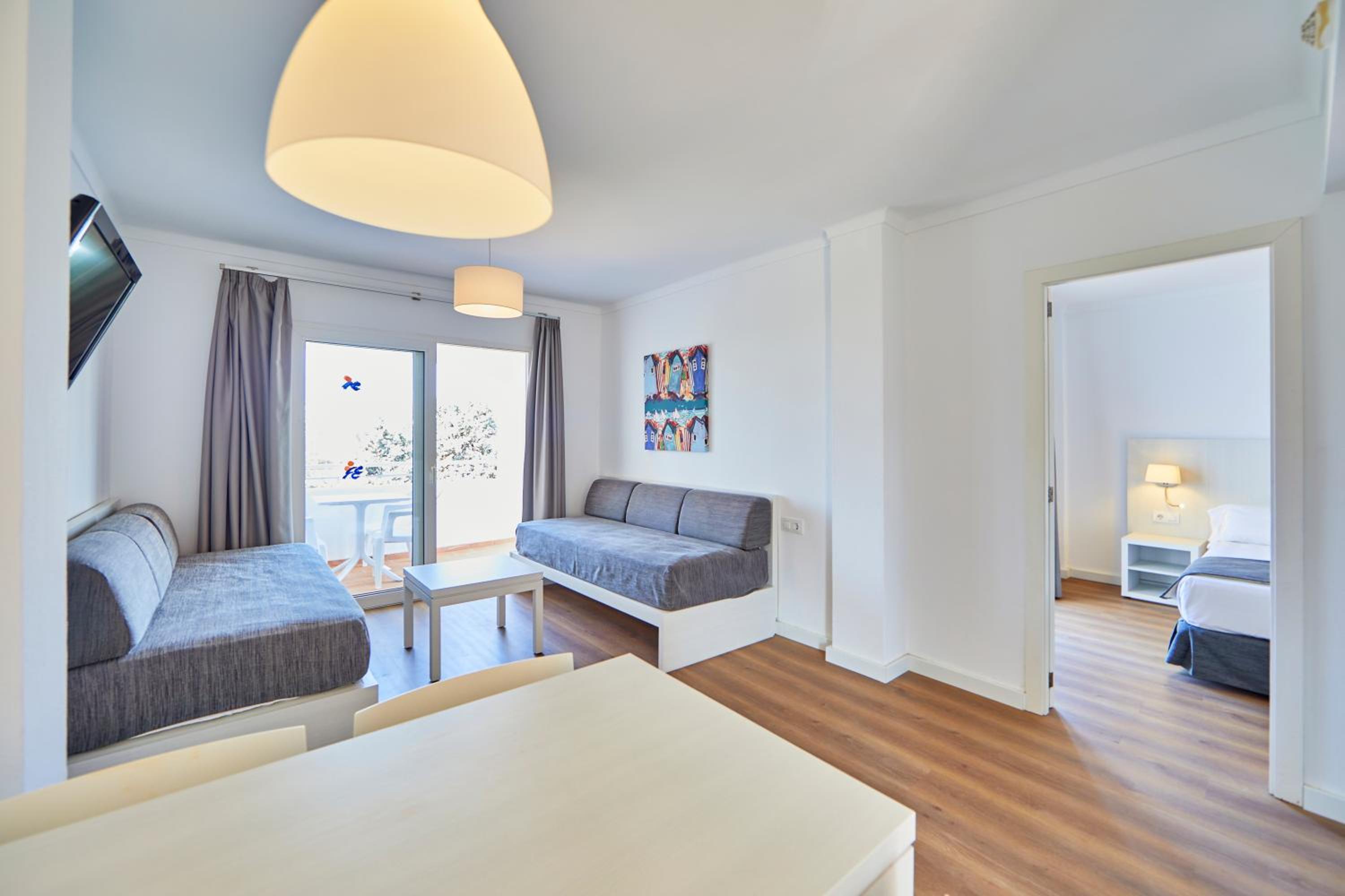 Apartment photo 2