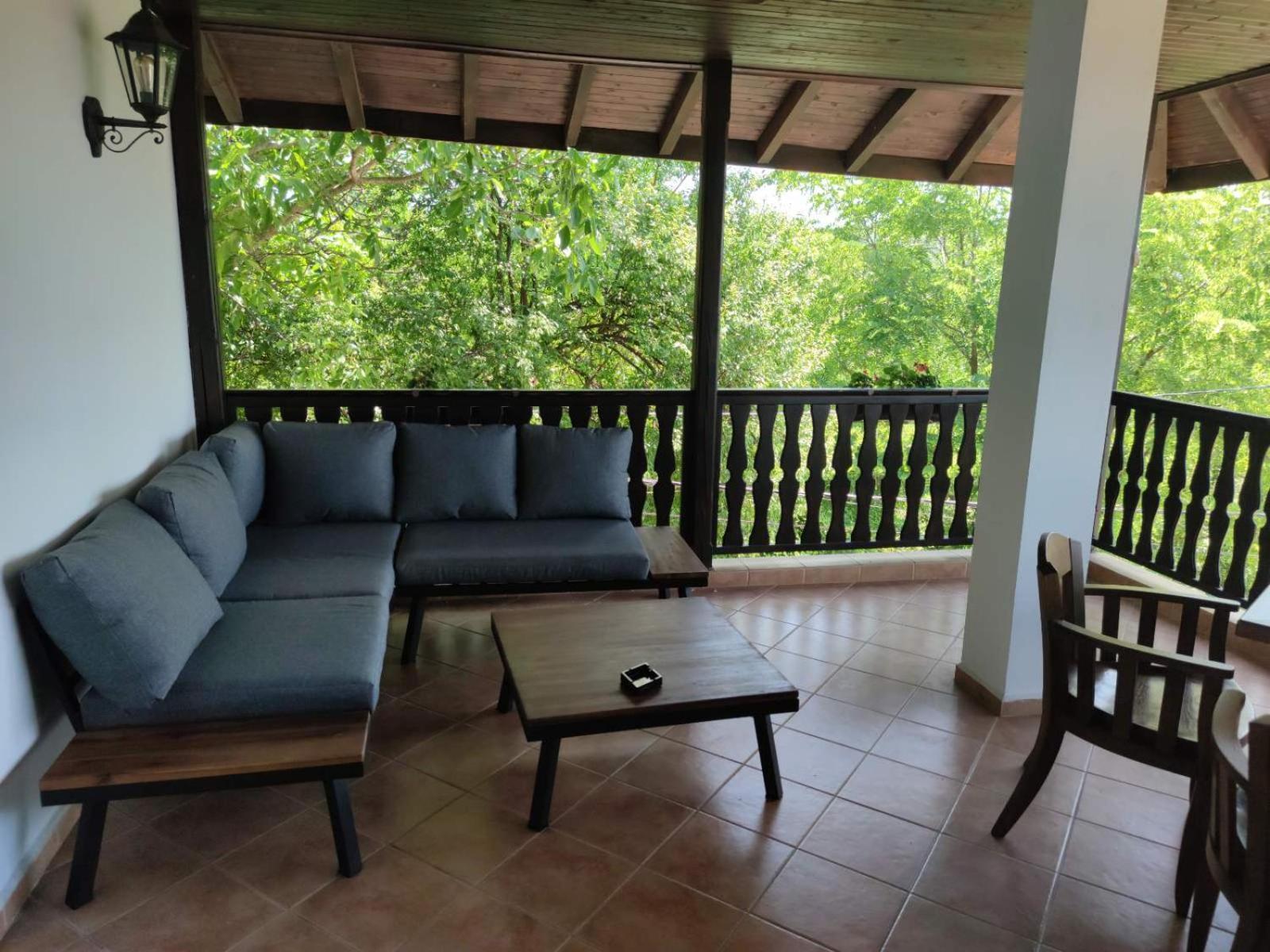 Apartment with Terrace - Photo 2